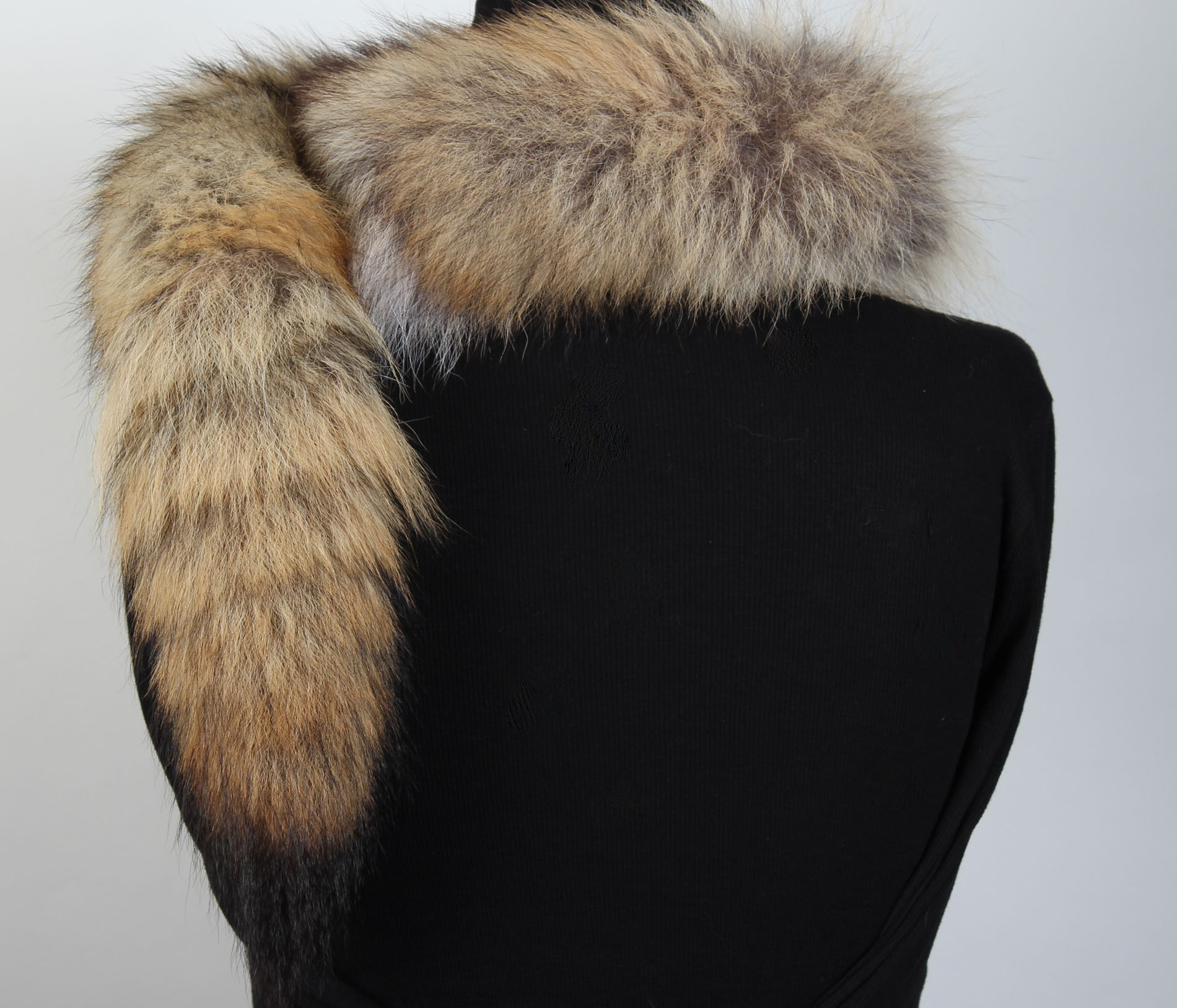 4-Coyote-fur-boa-NAFA-Origin-assured Kojoten Pelzboa in naturell