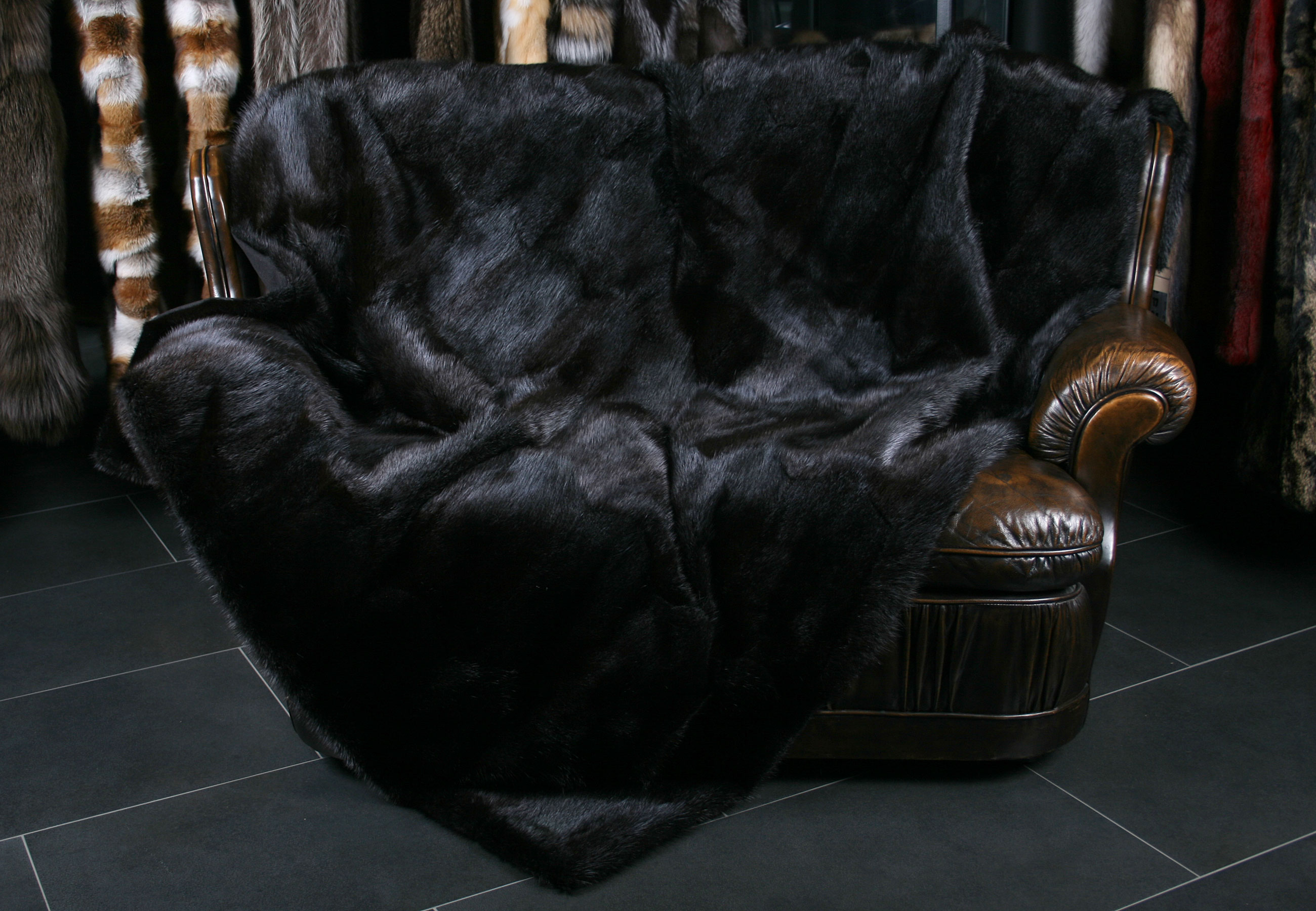 2-1004-Bisam-Felldecke-kanadische-Bisamfelle Bisam Felldecke aus kanadischen Bisamfellen (Fur Harvesters)