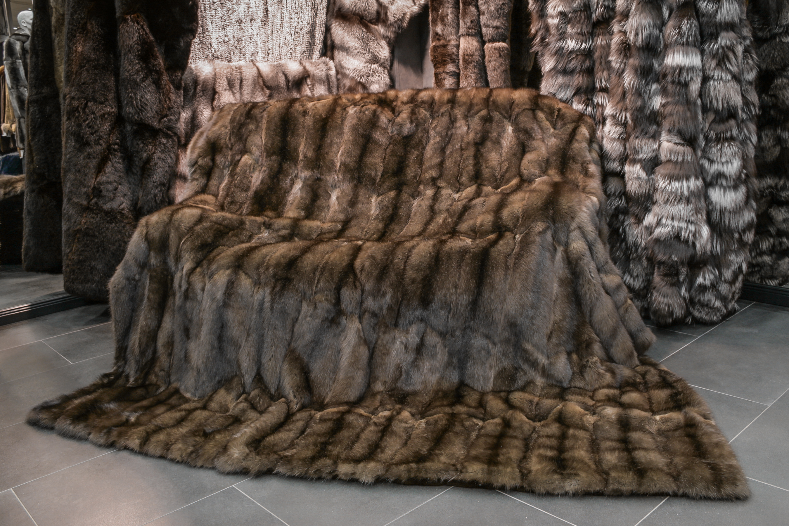 02-591-Zobel-Felldecke-Bargusin-Zobeln-Pelzdecke Edle Zobel Felldecke aus Bargusin Zobeln - Pelzdecke