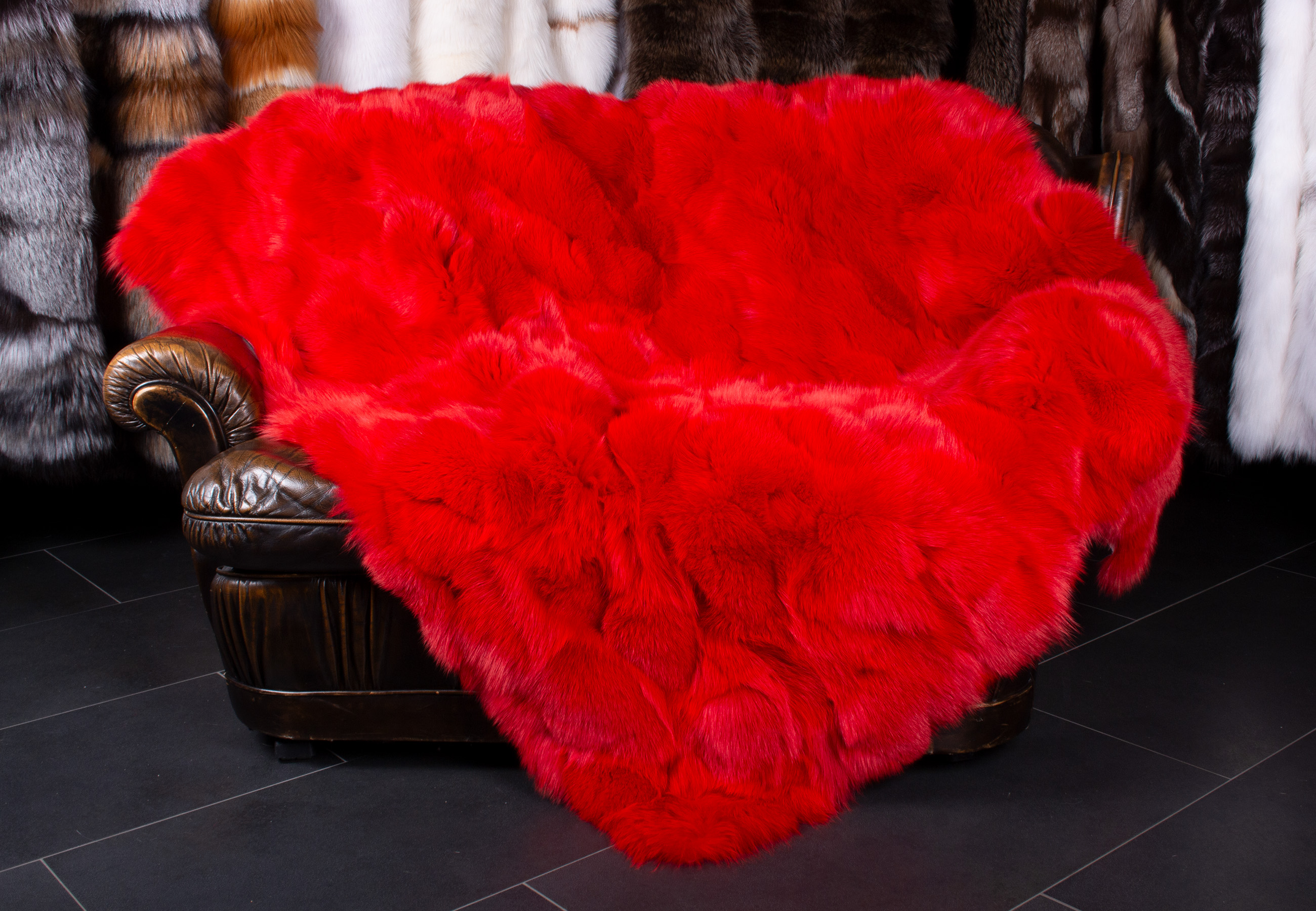 Shadow Fuchsseiten Pelzdecke "Ferrari-Rot" Shadow Fuchsseiten Pelzdecke "Ferrari-Rot"