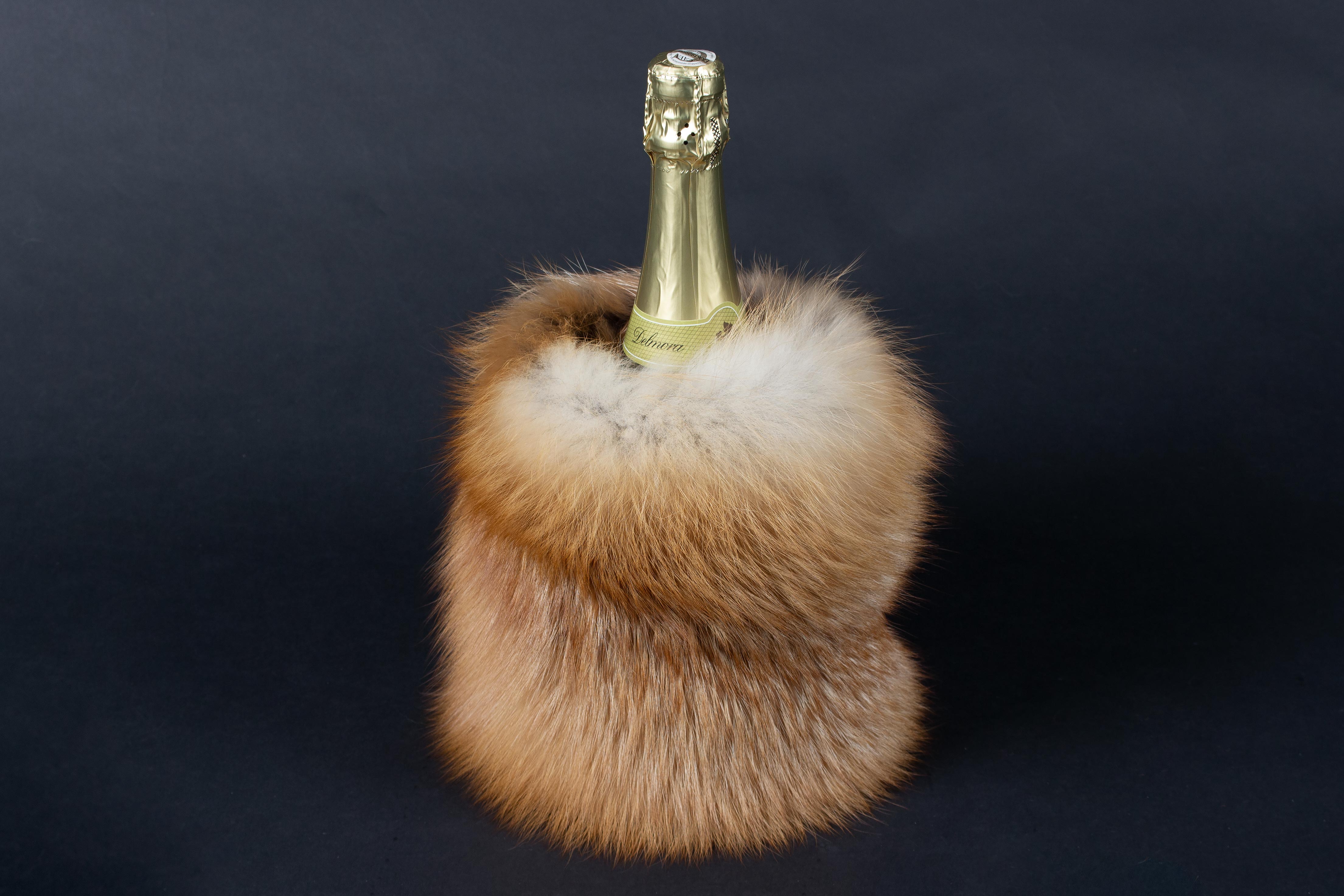 1-7003-Flaschenkuehler-Weinflaschen-kanadischem-Rotfuchs-Lars-Paustian Flaschenkühler für Weinflaschen aus kanadischem Rotfuchs