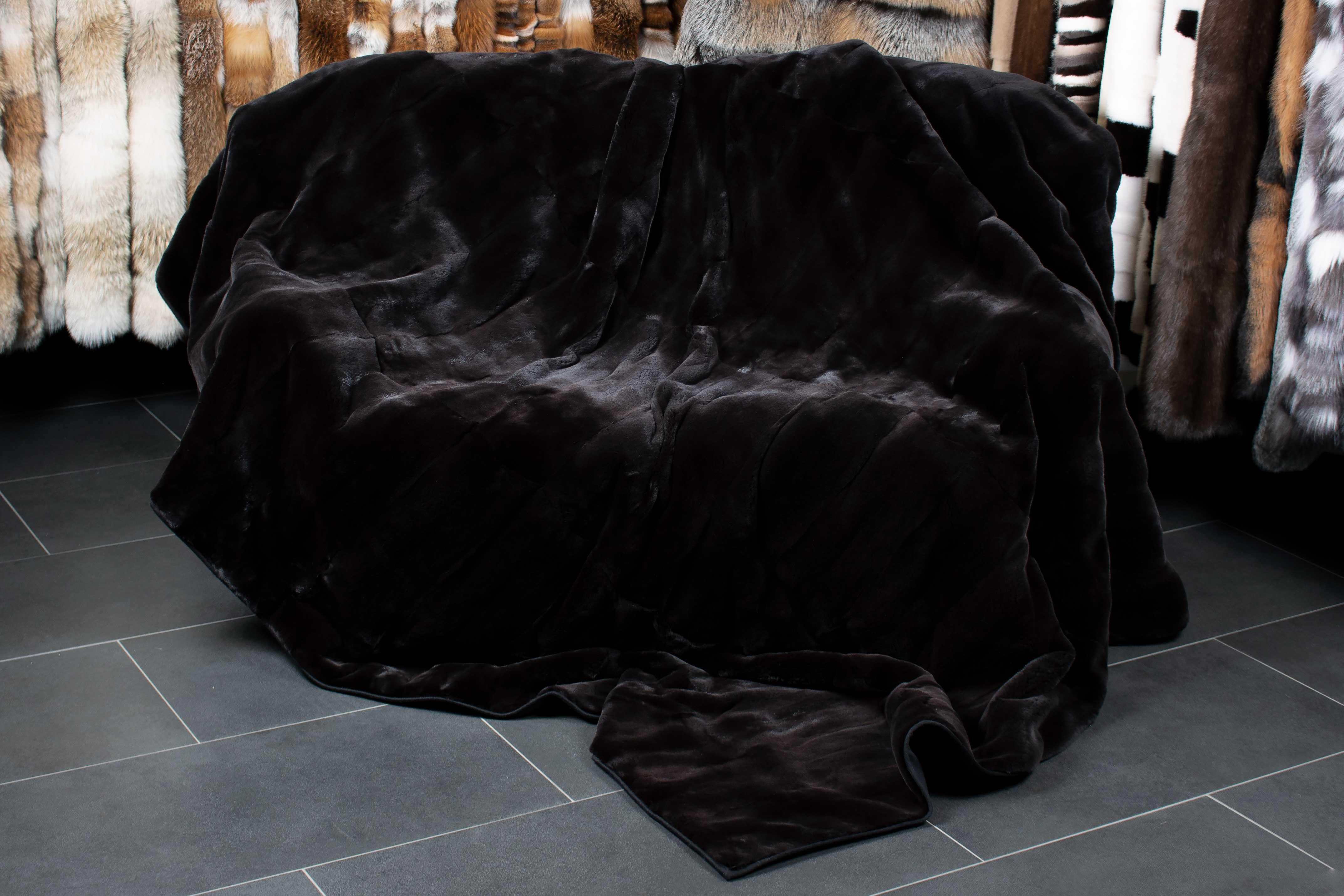 2-1336-Echtpelz-Nerzdecke-gerupfter-Nerz-Lars-Paustian Echtpelz Nerzdecke aus gerupftem Nerz