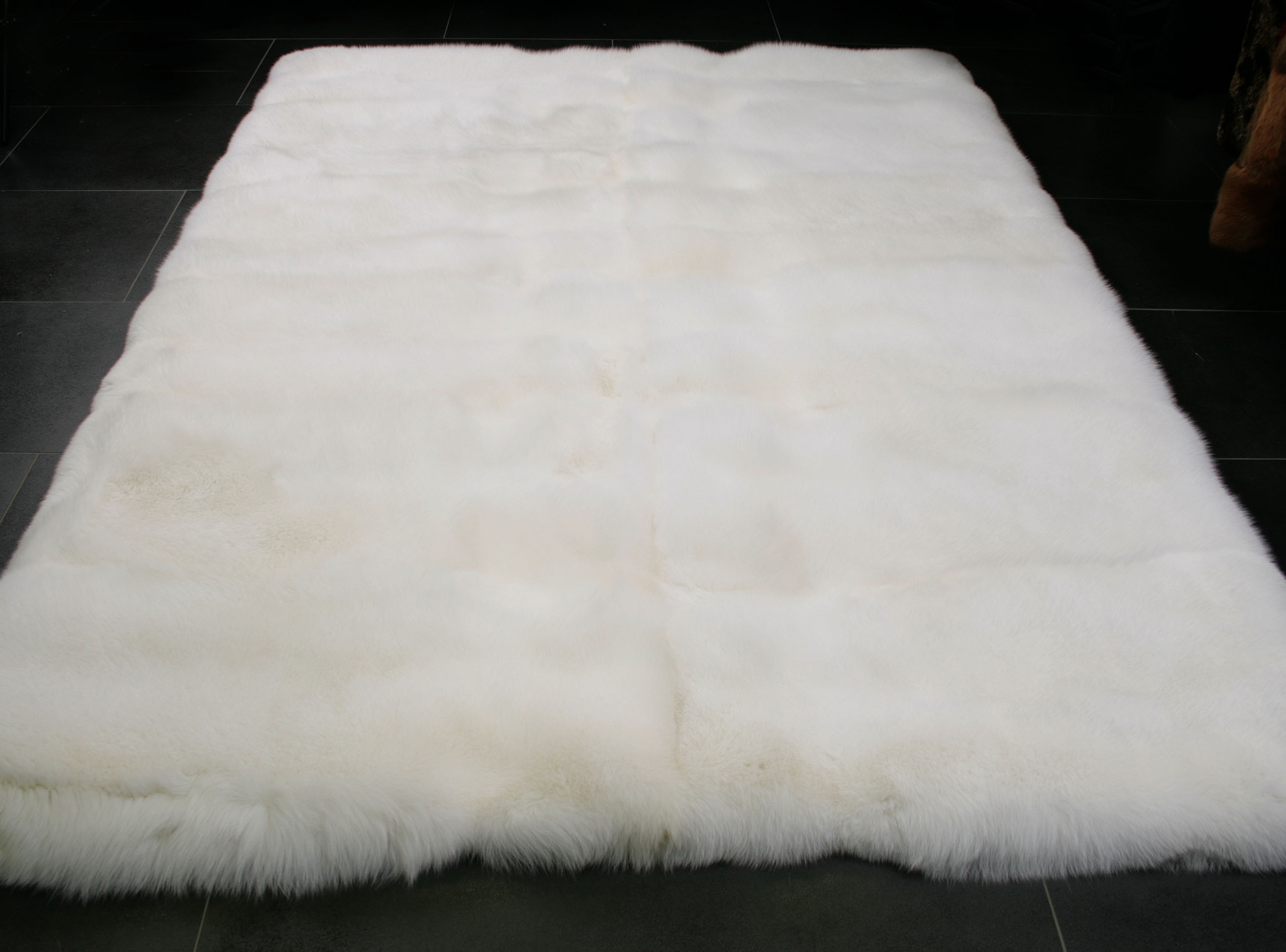 shadow-fuchs-Pelzteppich-weiss-2 SAGA Royal - Pelzteppich aus natürlichen Shadowfüchsen