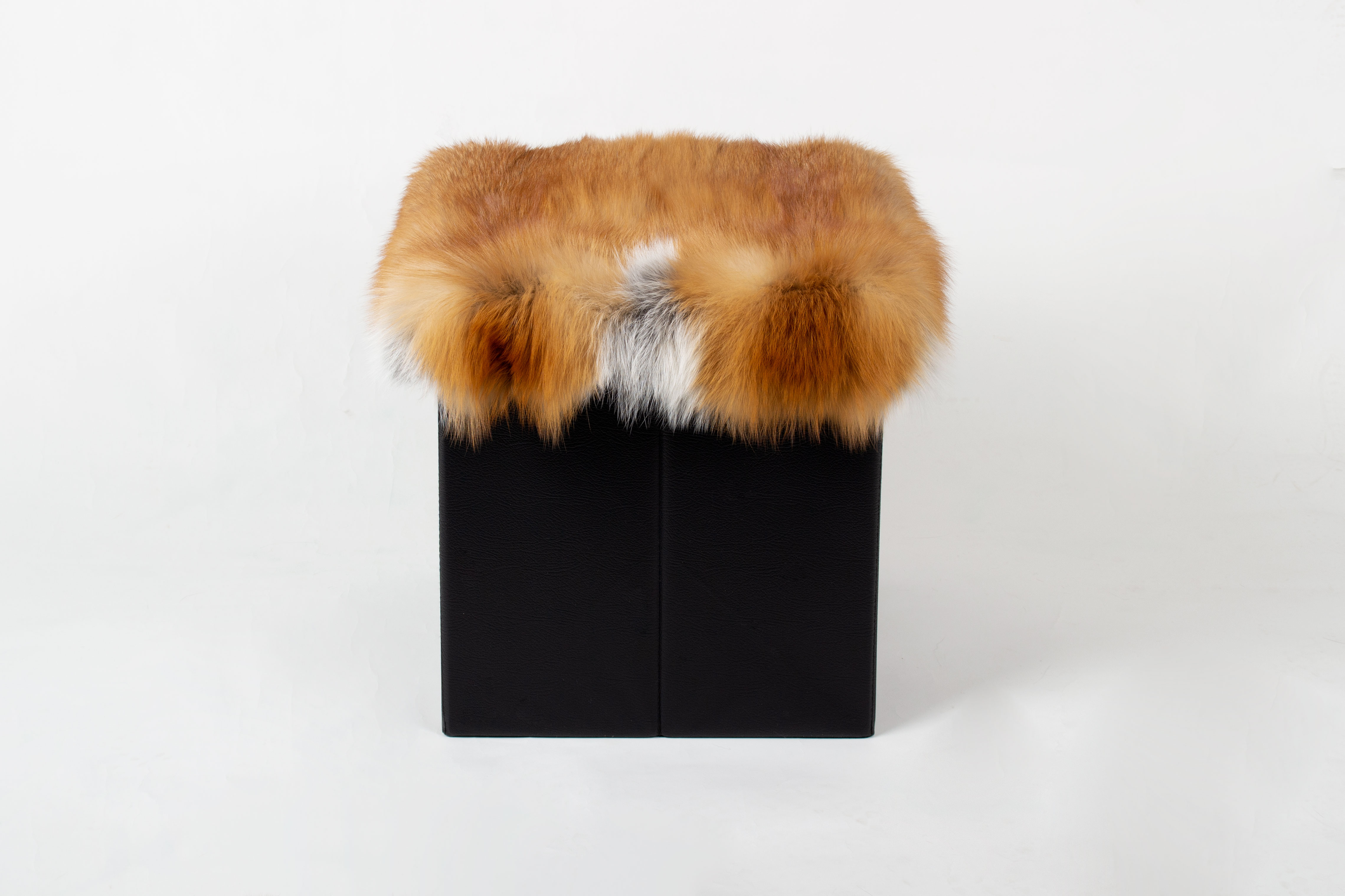 2-4561-Kanadischer-Rotfuchs-W-rfel-Sitzhocker-Echtfell Kanadischer Rotfuchs Würfel Sitzhocker aus Echtfell