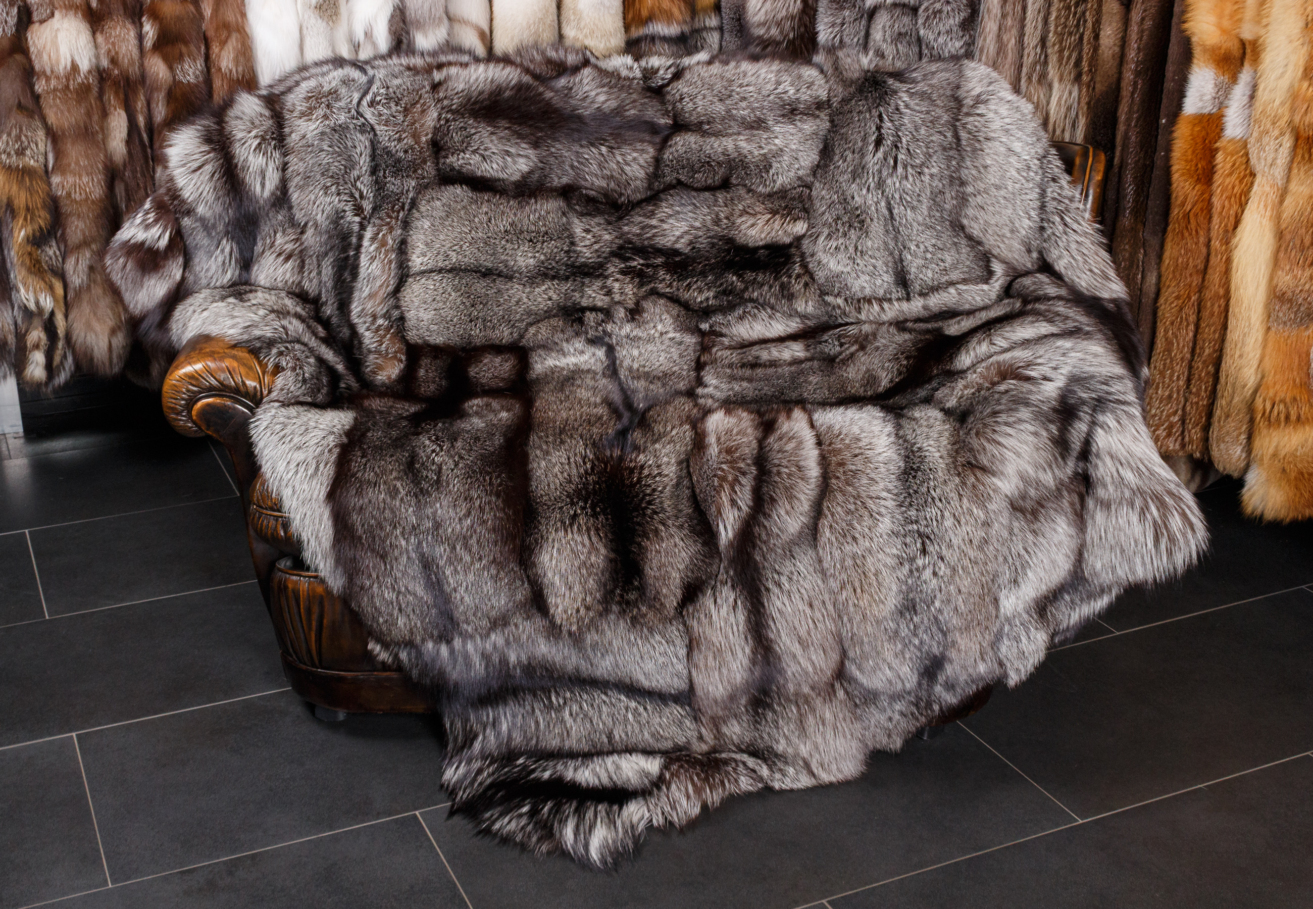 Patchwork Silberfuchs Pelzdecke in Braun-Grau