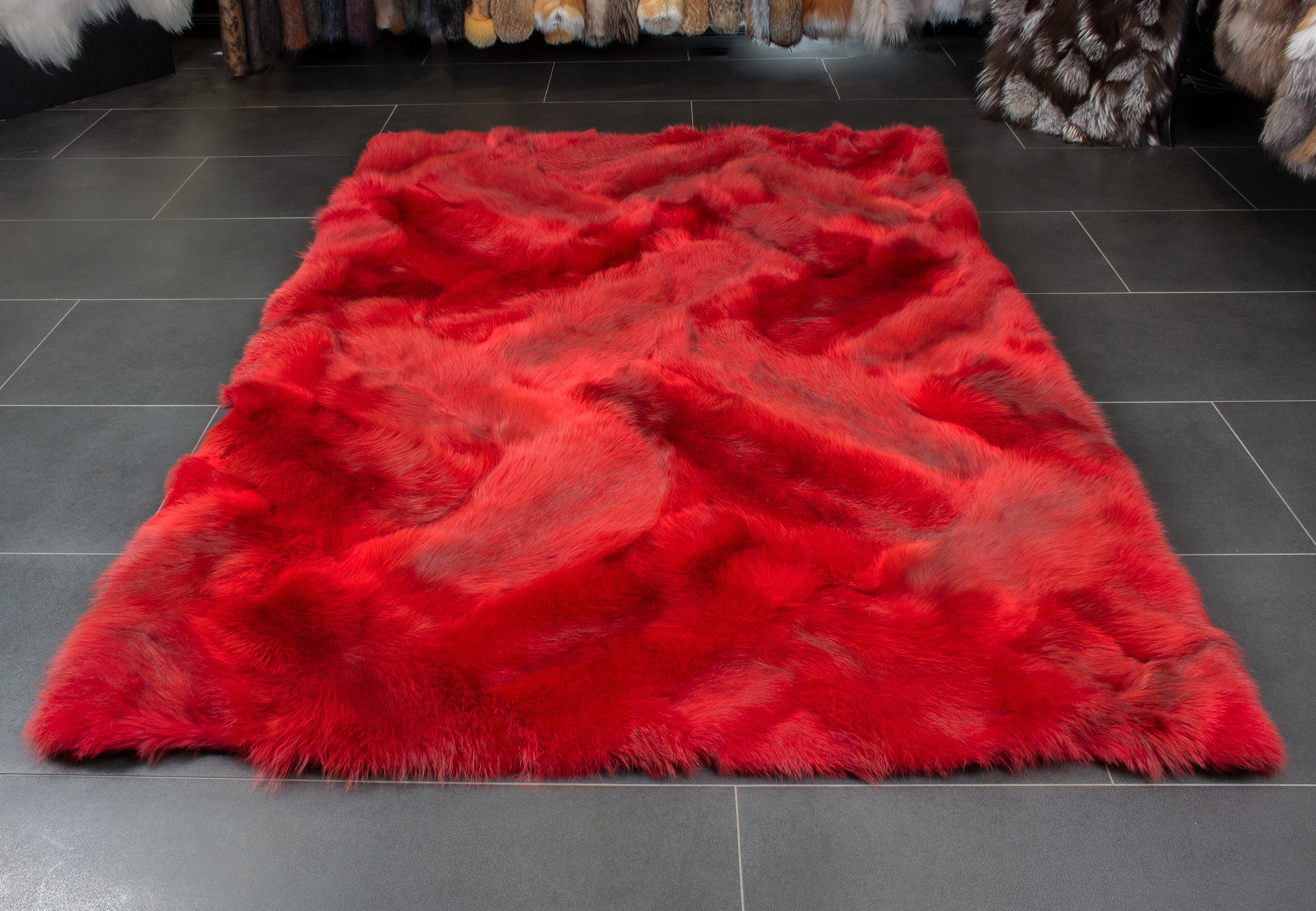 Roter Echtfell Teppich aus europäischen Rotfuchs