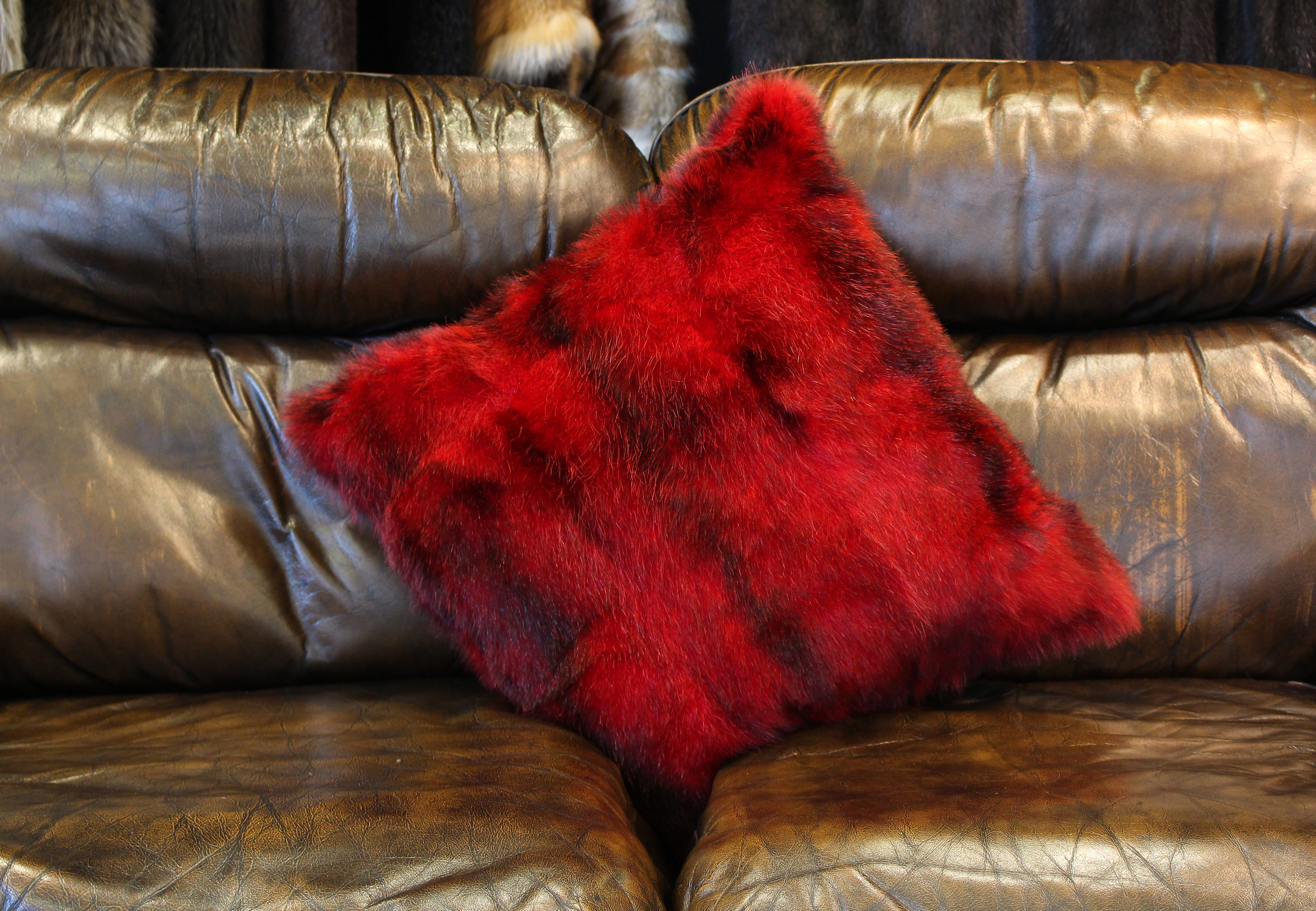 Opossum Pelzkissen in Rot