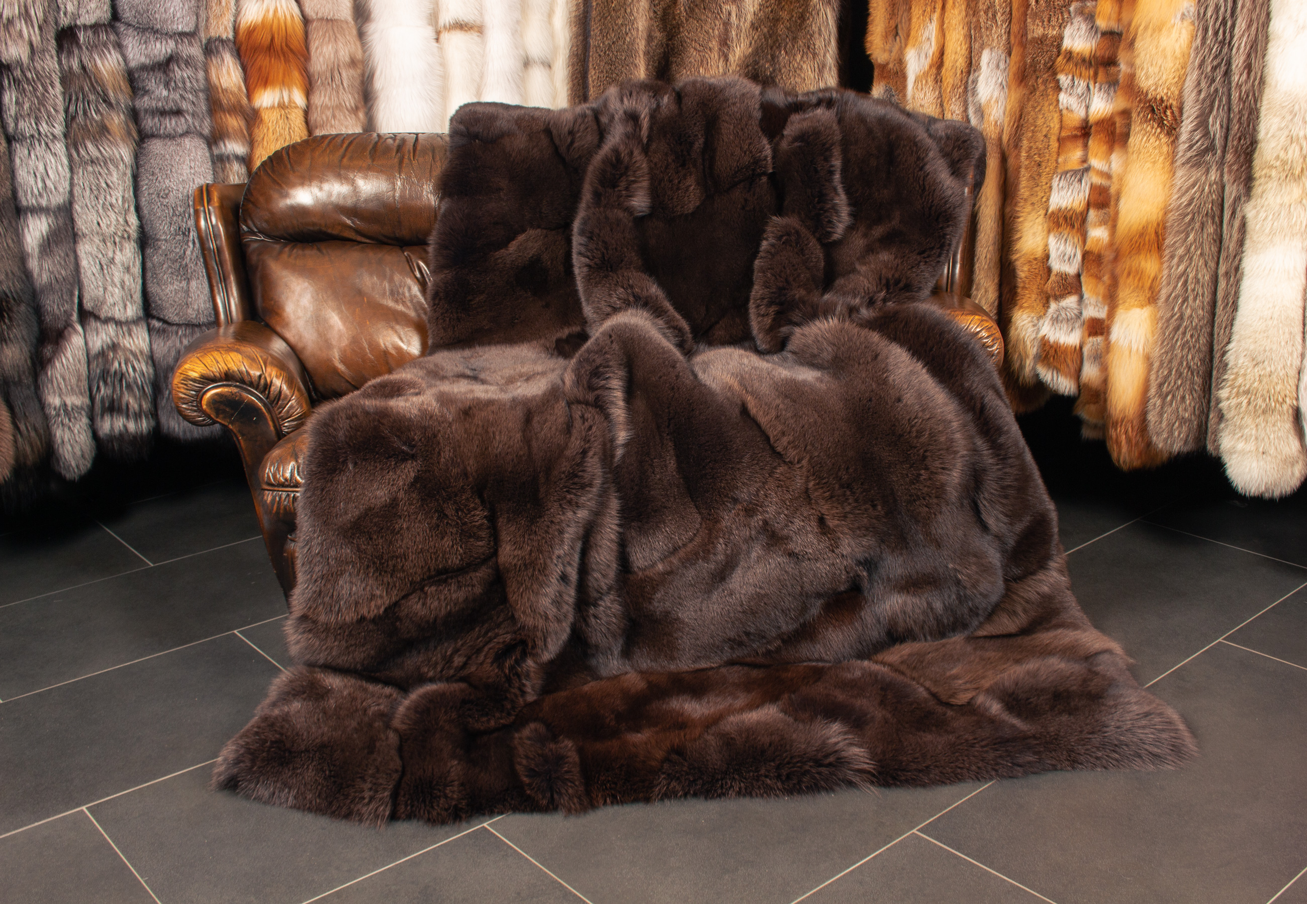 Blaufuchs Pelzdecke in Dunkelbraun Blaufuchs Pelzdecke in Dunkelbraun