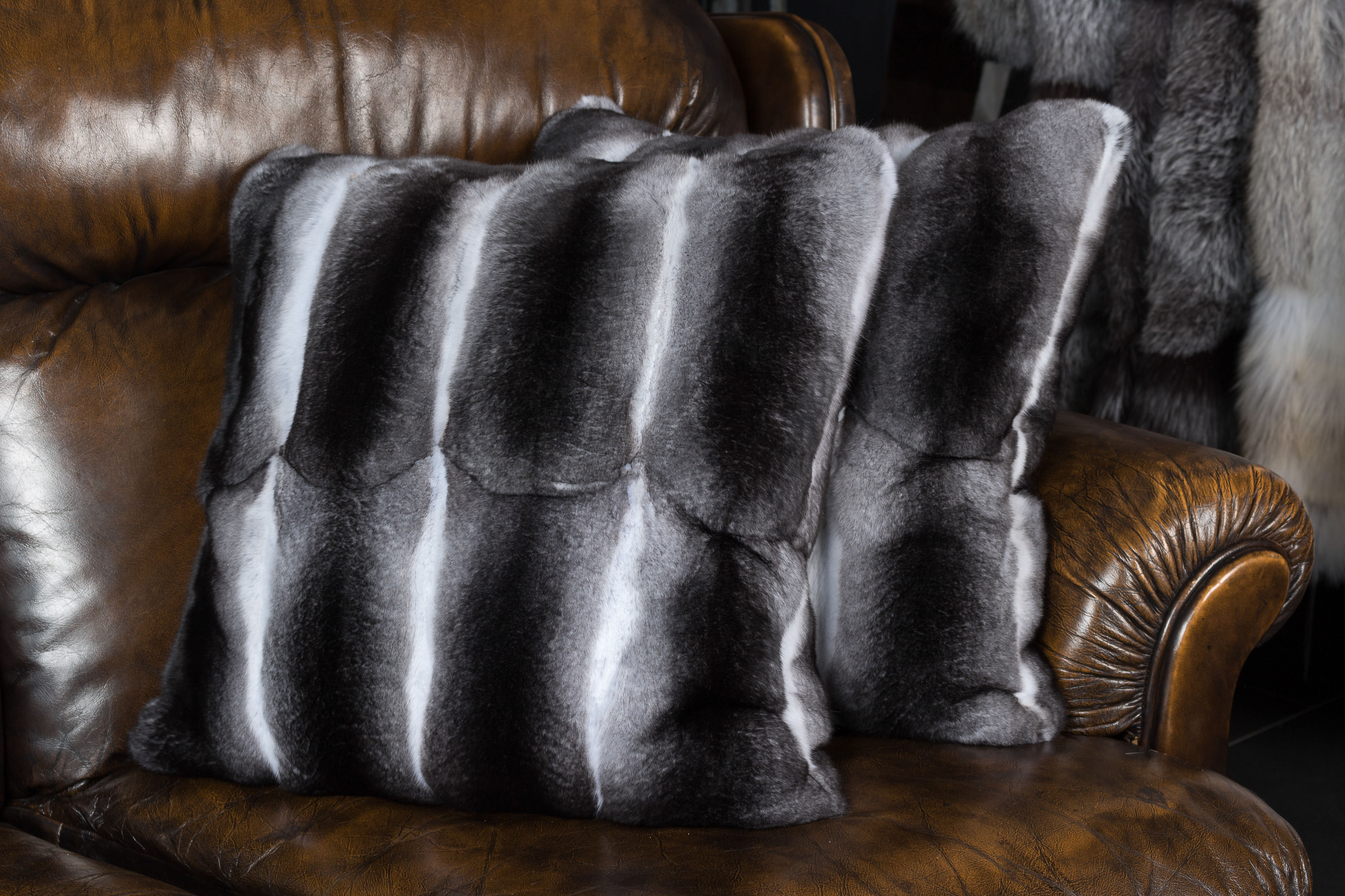 2-1470-Echtpelz-Chinchilla-Fellkissen Echtpelz Chinchilla Fellkissen