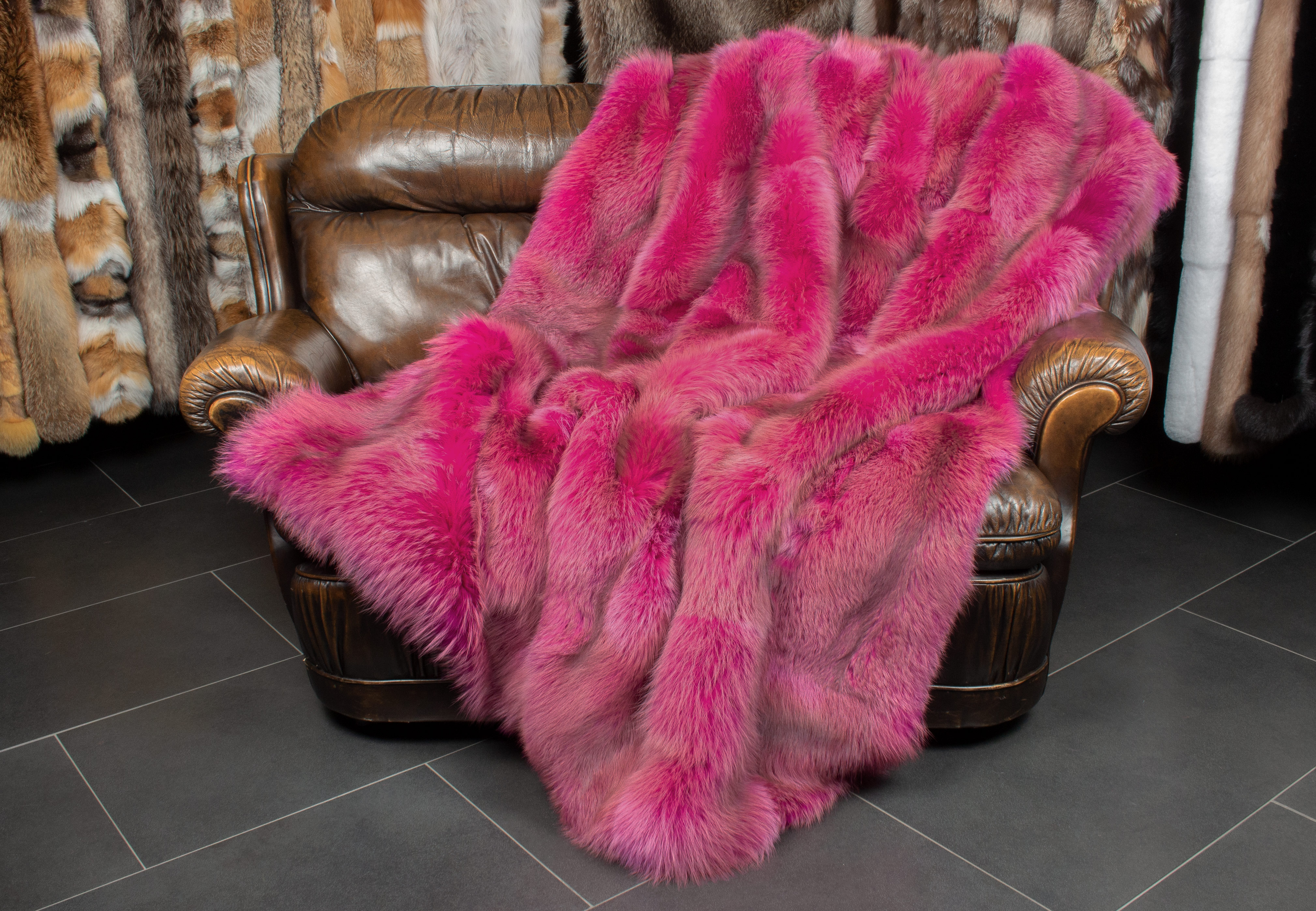 1-1372-Felldecke-europaeischen-Rotfuchs-pink-Echtfell-Tagesdecke Felldecke aus europäischen Rotfuchs in pink