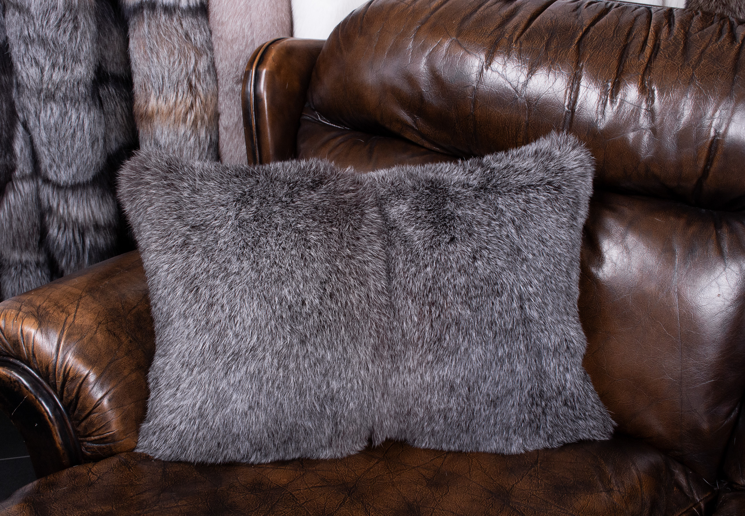 Kanin Fellkissen in grau meliert Kanin Fellkissen in grau meliert