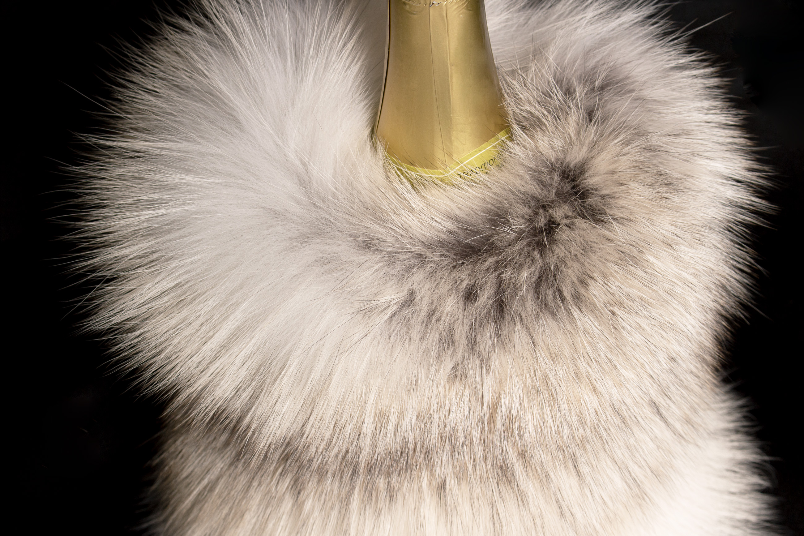 Fawnlight Fuchs Pelzhusse als Sektkühler