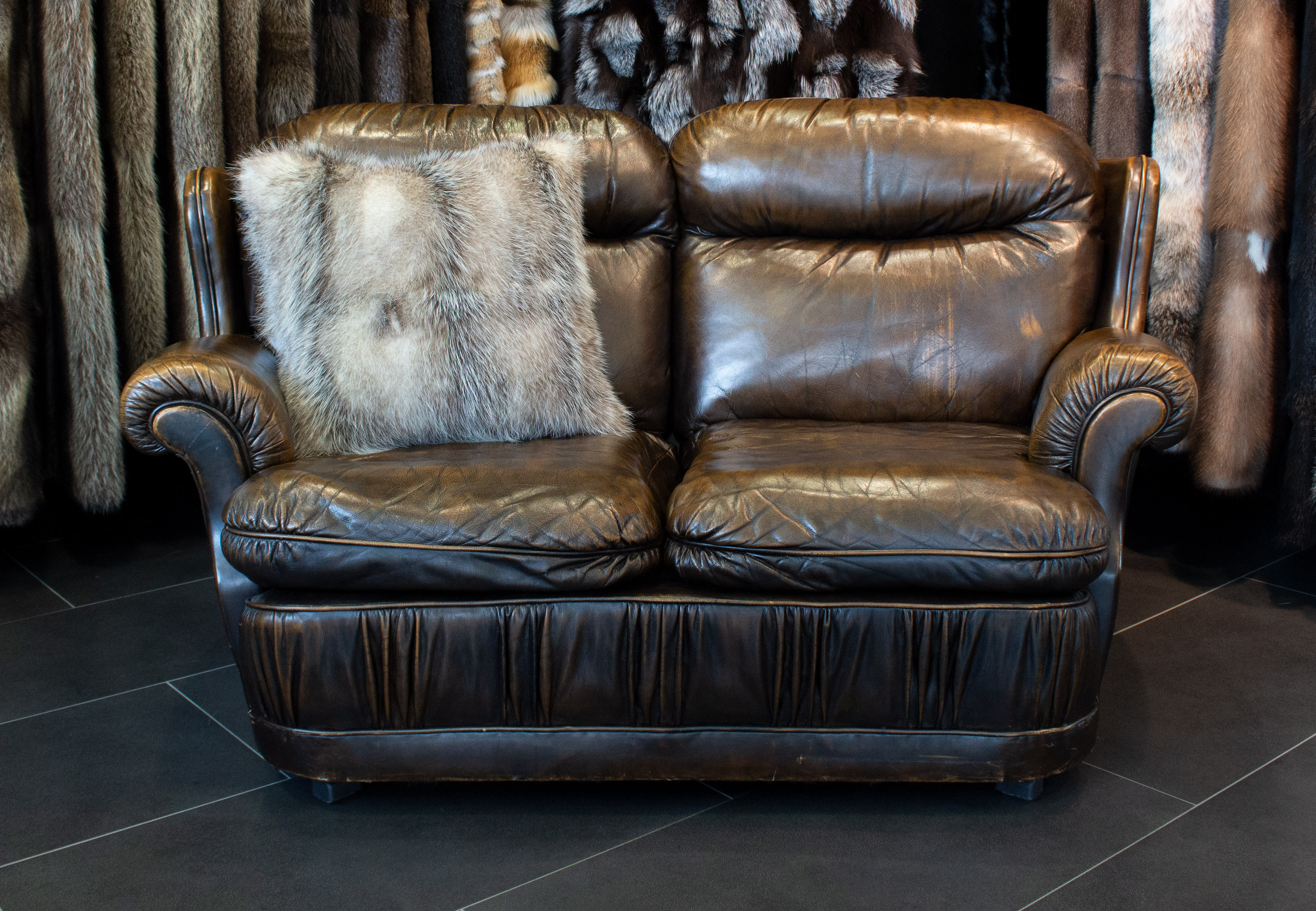 1-5845-Doppelseitige-Amerikanische-Opossum-Fellkissen-Echtpelz Amerikanisches Opossum Fellkissen