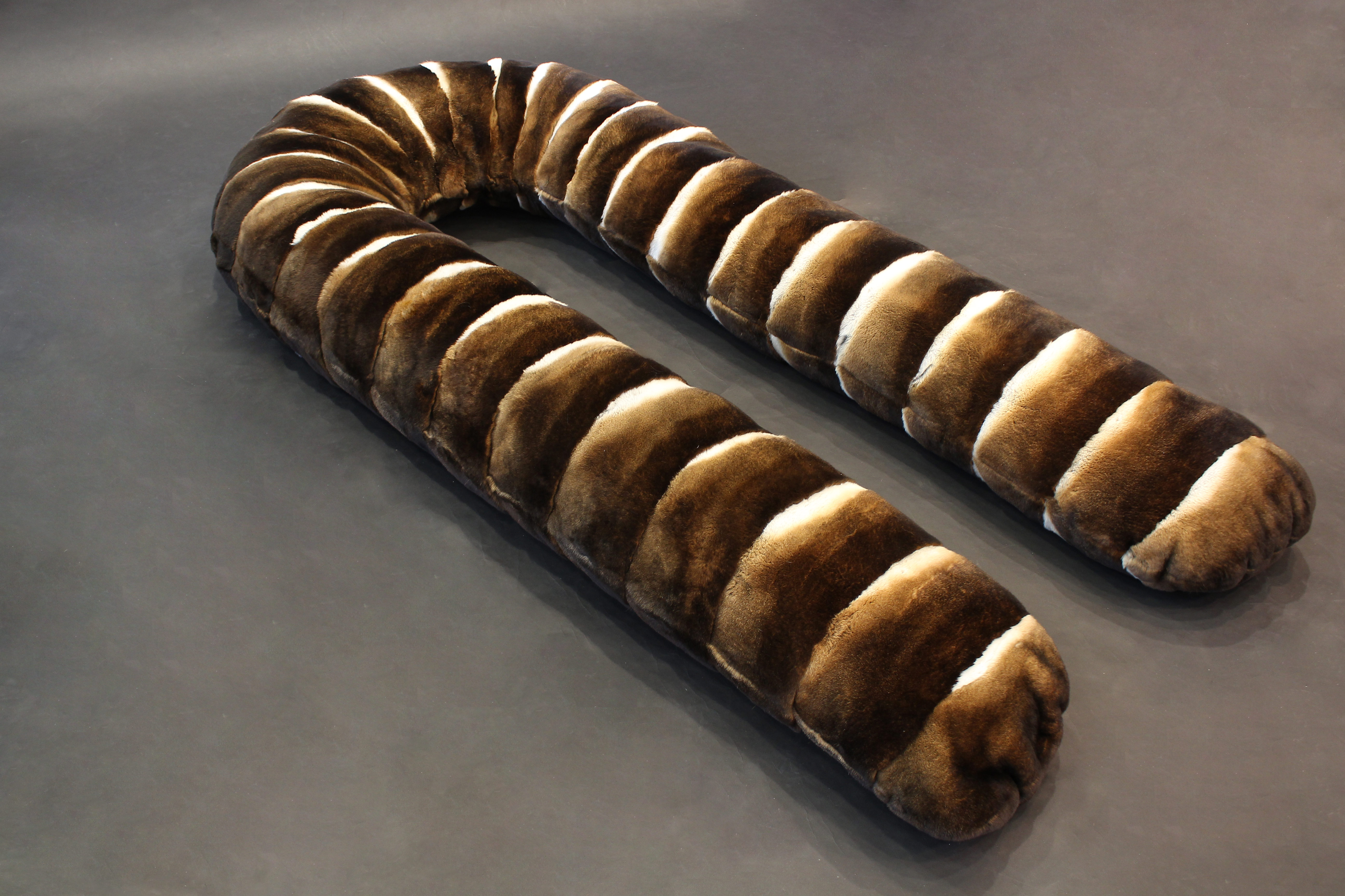 2-4030-Seitenschl-ferkissen-Castor-Rex-Kaninchen-Echtfell Premium Seitenschläferkissen aus Castor Rex Kaninchen