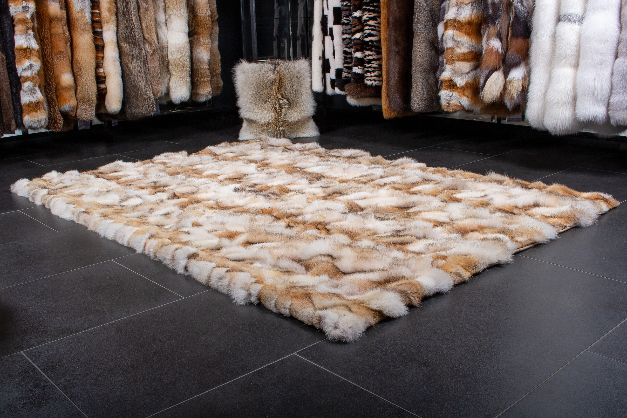 Echtpelz Teppich aus Kanadischen Kojotenstücken
