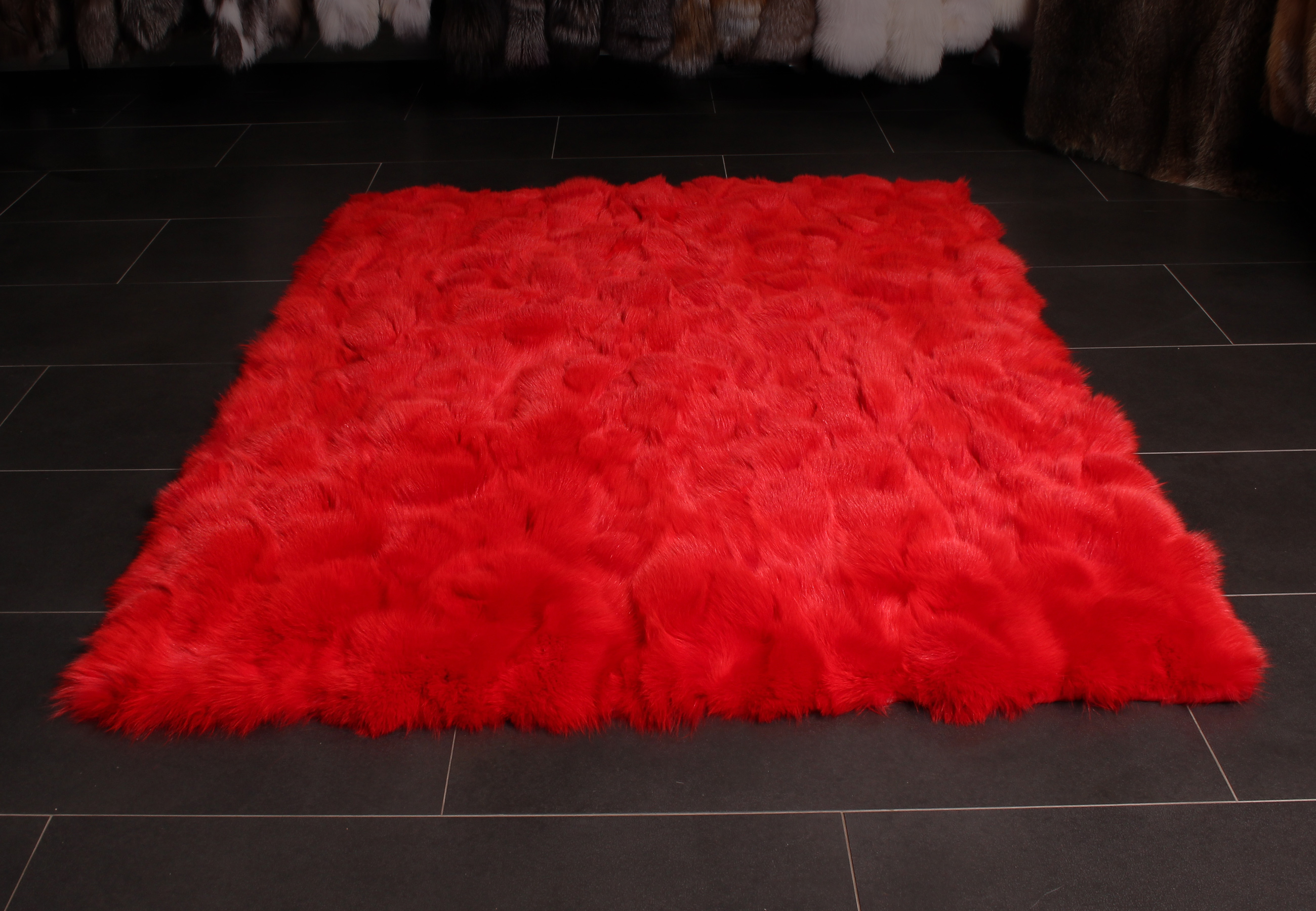 Shadow Fuchsseiten Fellteppich in Ferrari-Rot Shadow Fuchsseiten Fellteppich in Ferrari-Rot