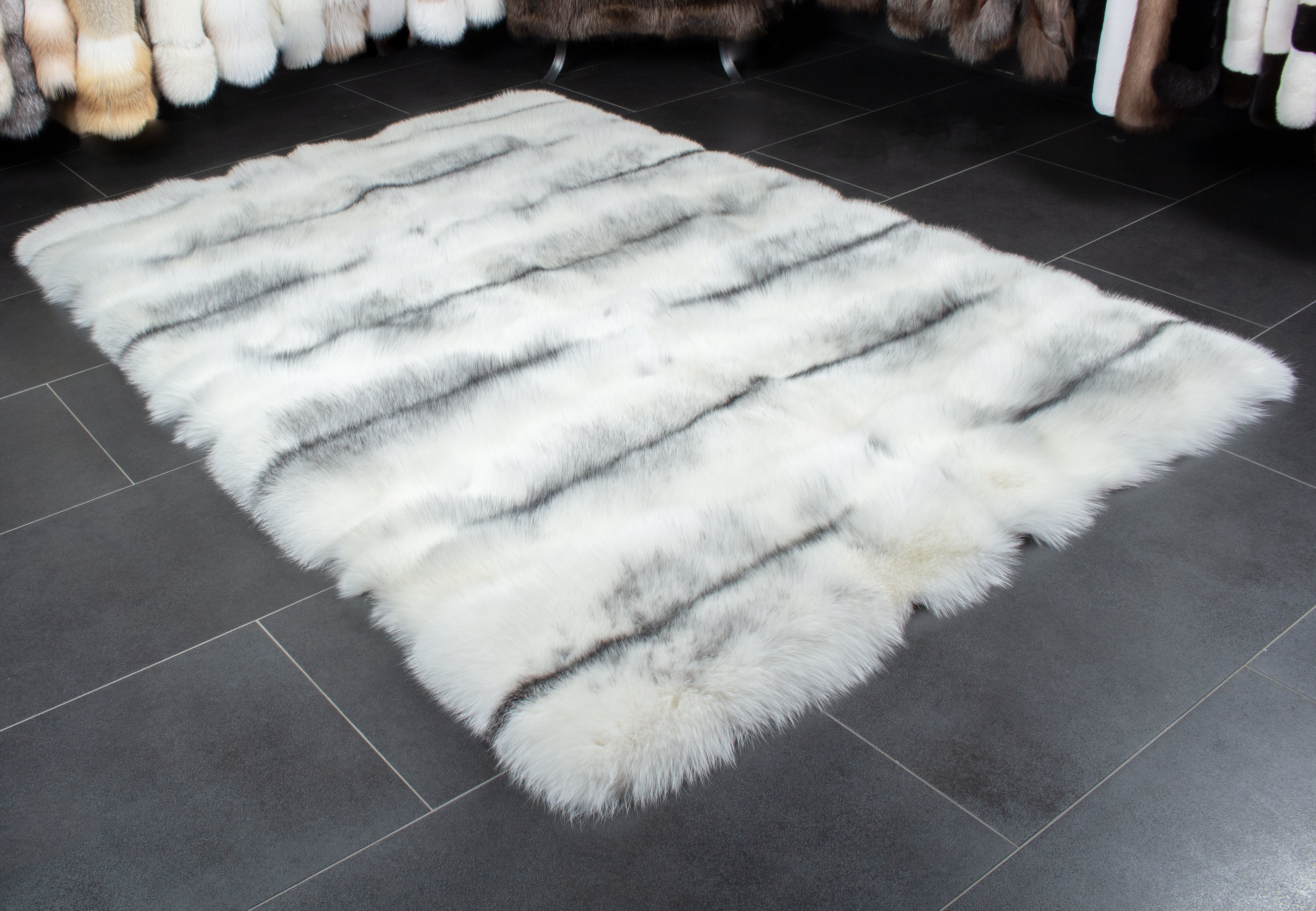 1-4965-Arctic-Marble-Fuchsteppich-Pelzteppich-Lars-Paustian Arctic Marble Frost Fuchs Teppich