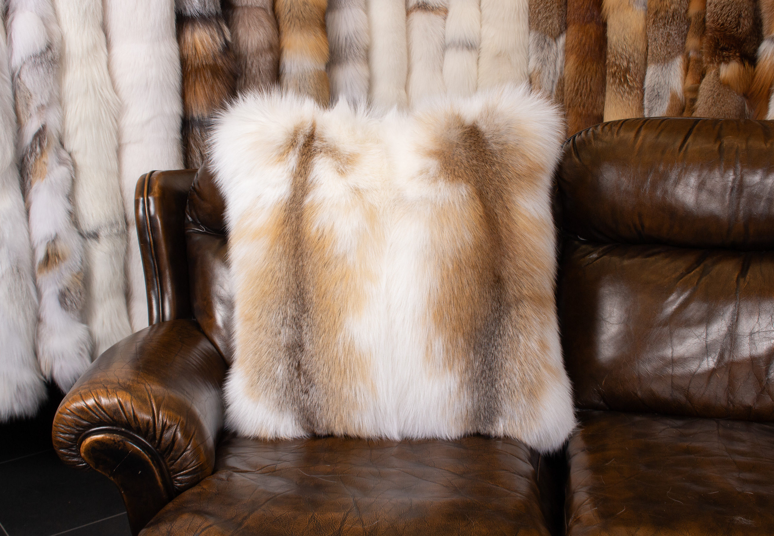 Kuscheliges Pelzkissen aus Sun Glo Fuchs Kuscheliges Pelzkissen aus Sun Glo Fuchs