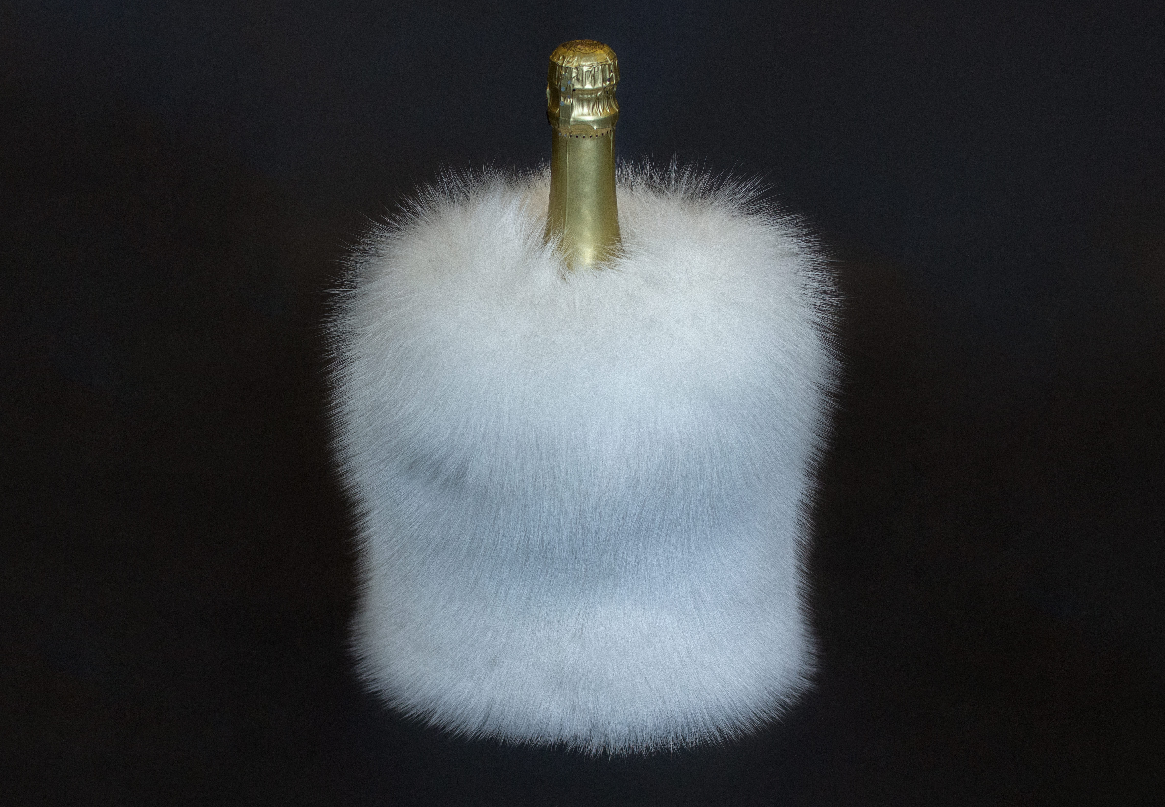 1-3903-Weinhusse-Skandinavischer-Shadowfuchs-weiss-Weinkuehler Weinhusse aus Skandinavischem Shadowfuchs in weiß