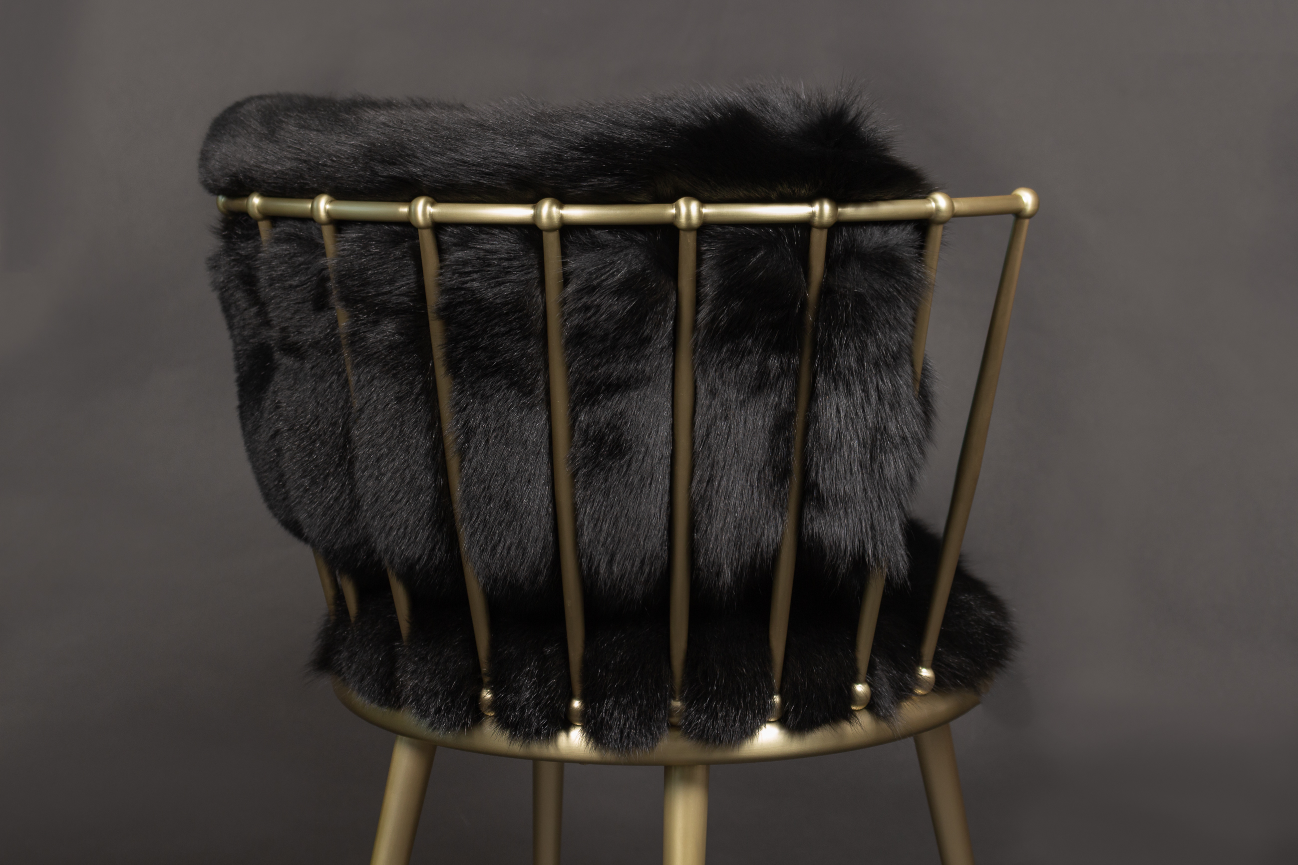Skandinavischer Shadow Fuchs Stuhl in schwarz-gold
