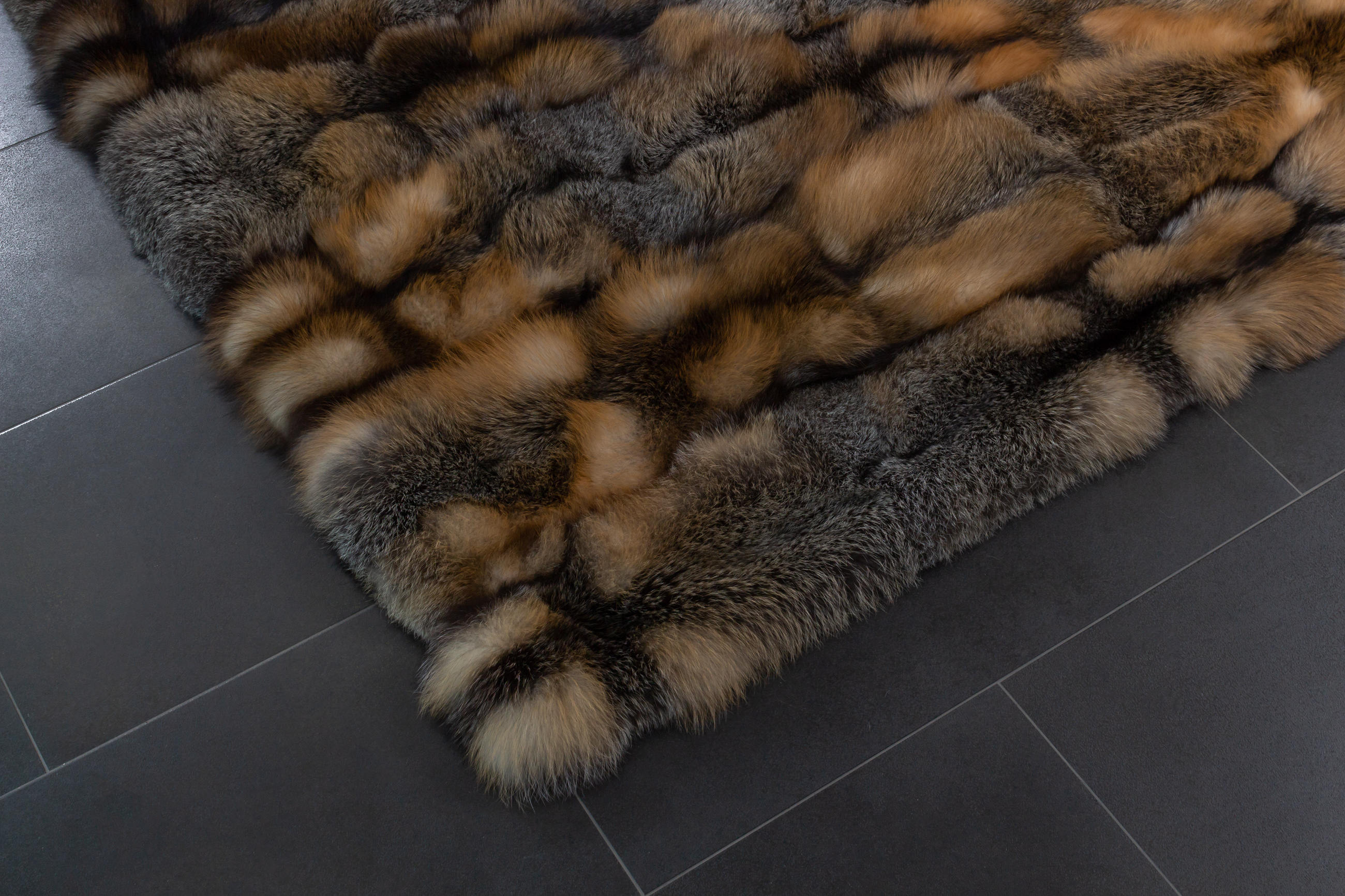 2-5341-Grosser-Wild-Cross-Fuchsfellteppich-Echtpelz-Teppich Großer Wild Cross Fuchsfellteppich