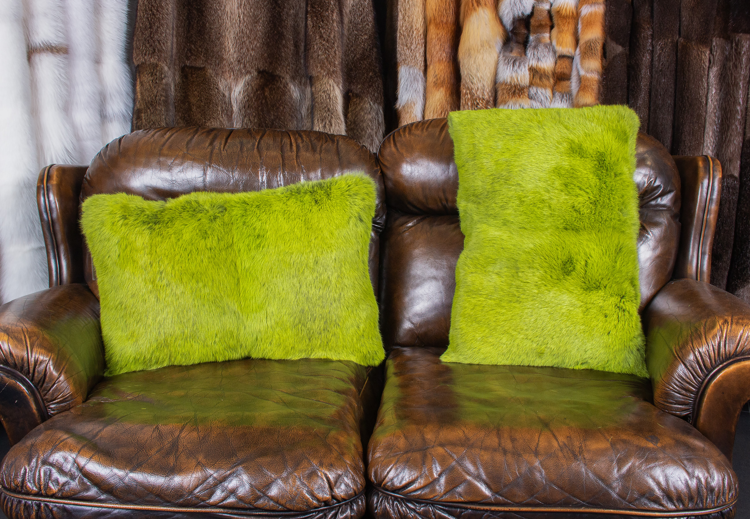 Bequemes Kaninchen Fellkissen in Grün Bequemes Kaninchen Fellkissen in Grün