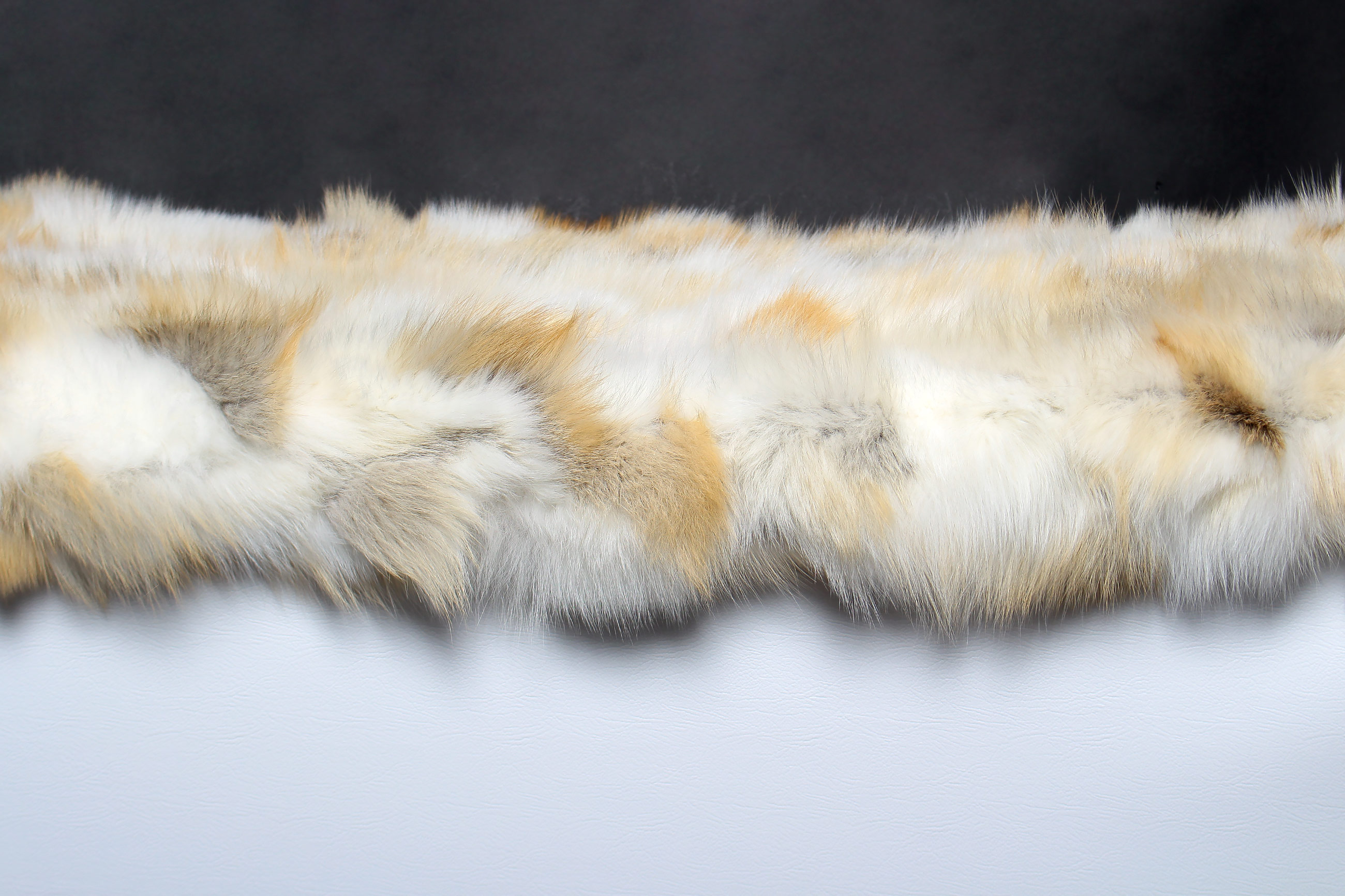 Weiße Sitztruhe mit Golden Island Fuchs Bezug