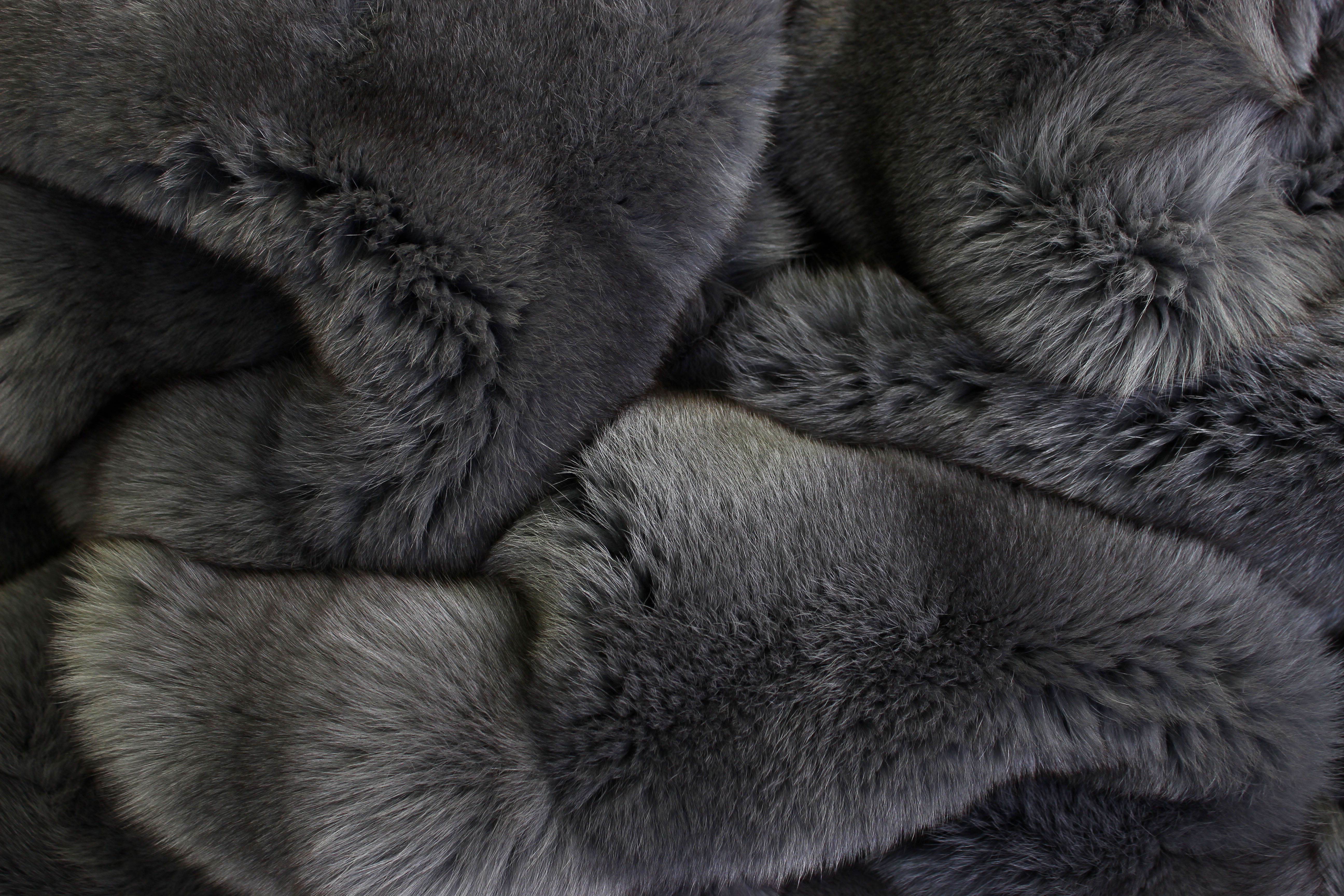 Kuschelige Blaufuchs Pelzdecke in Graphitgrau
