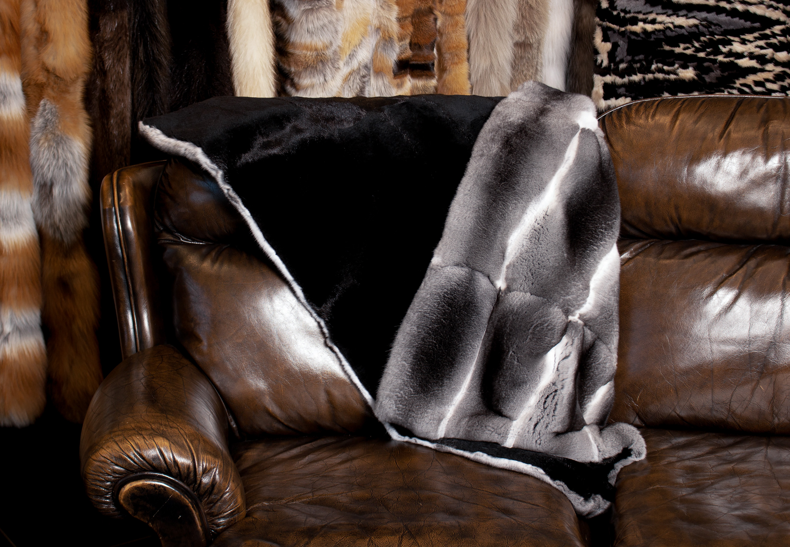 Chinchilla Echtfell Plaid mit Kolinsky Rückfutter Chinchilla Echtfell Plaid mit Kolinsky Rückfutter