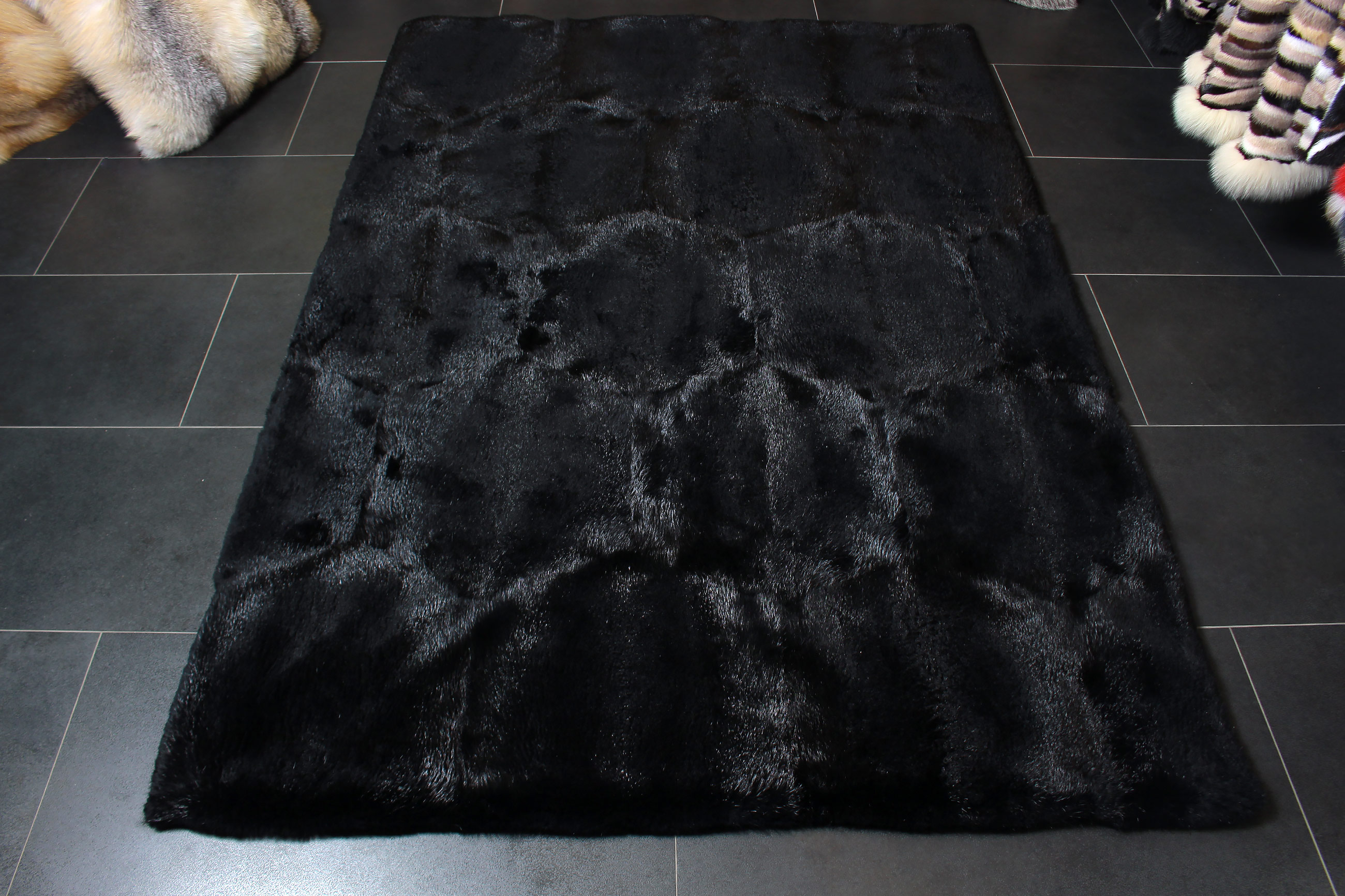 Kanadischer Biber Echtfell Teppich in Schwarz