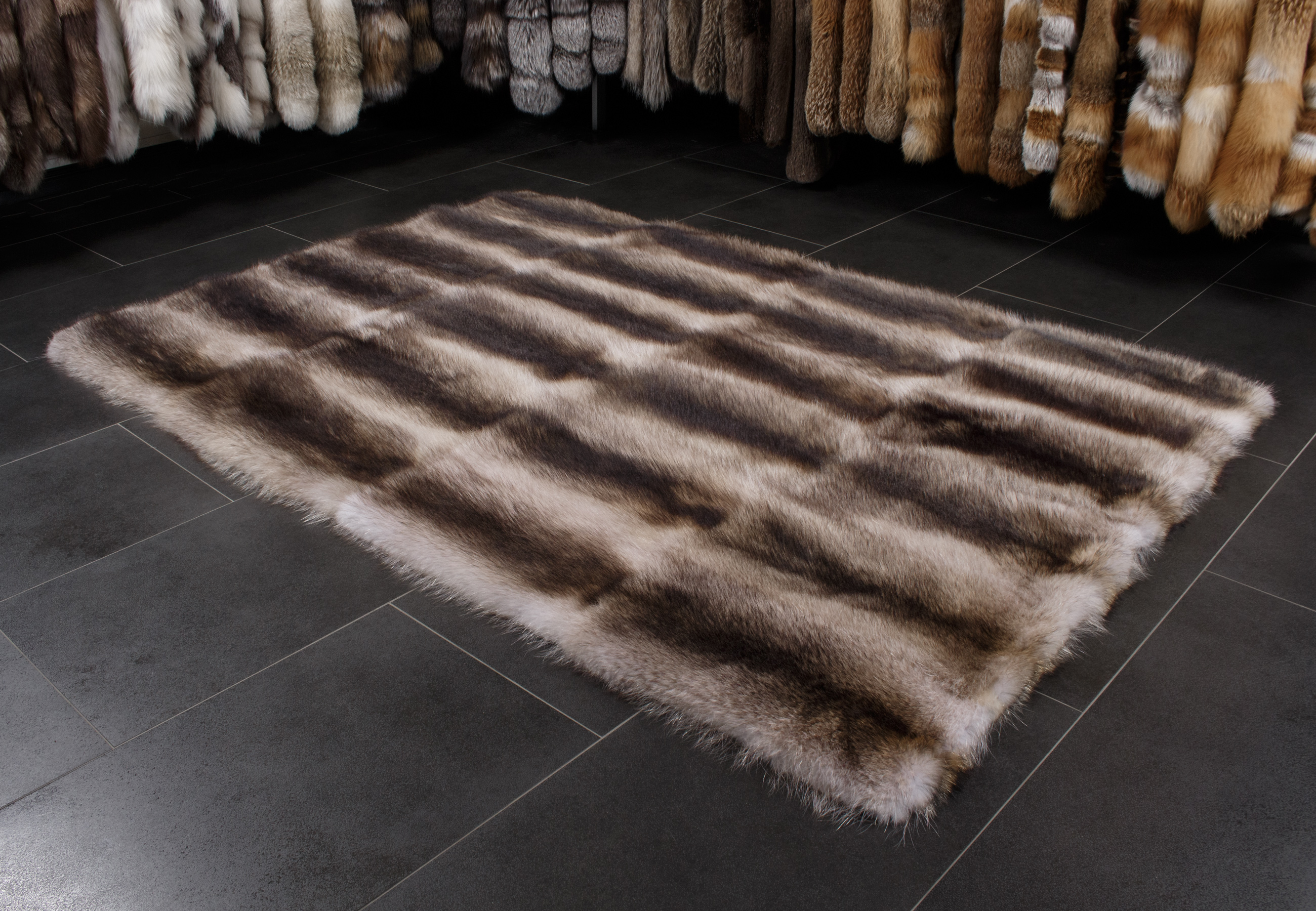 Kanadischer Waschbär Pelzteppich in Beige