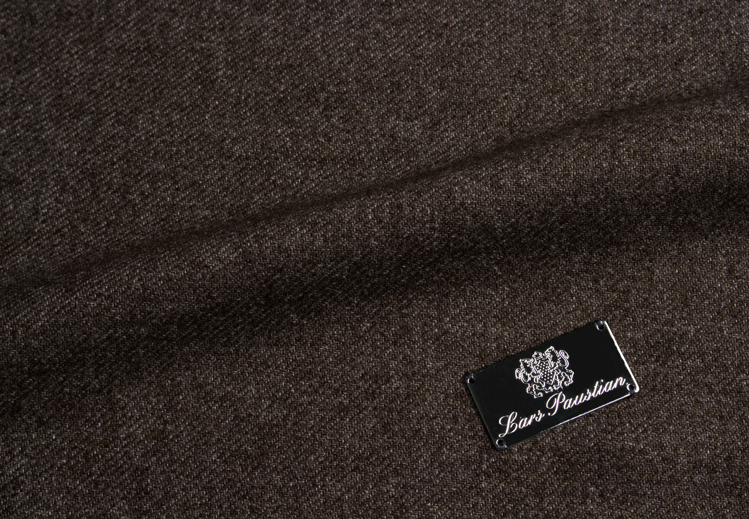 71089-brauner-Wollstoff-Lars-Paustian Bisam Pelzdecke mit Leoprint