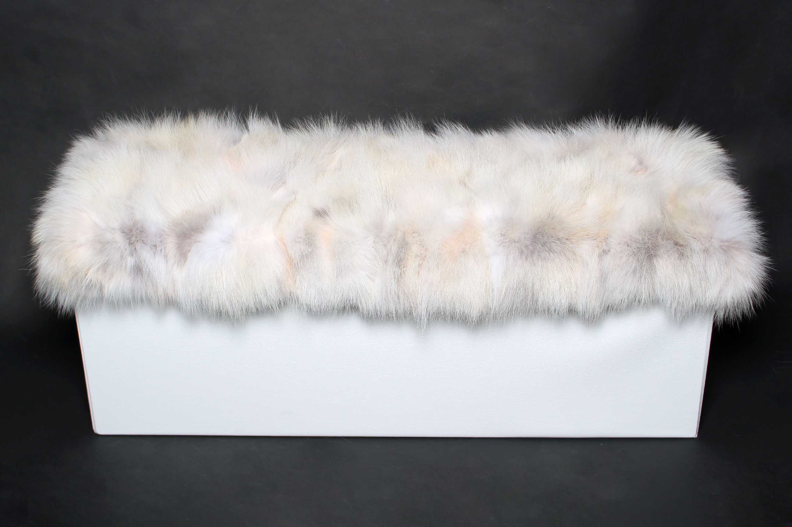 2-2245-Kuschelige-Sitzbank-mit-Kojotenseiten-und-Stauraum-Lars-Paustian Kuschelige Sitzbank mit Kojotenseiten und Stauraum