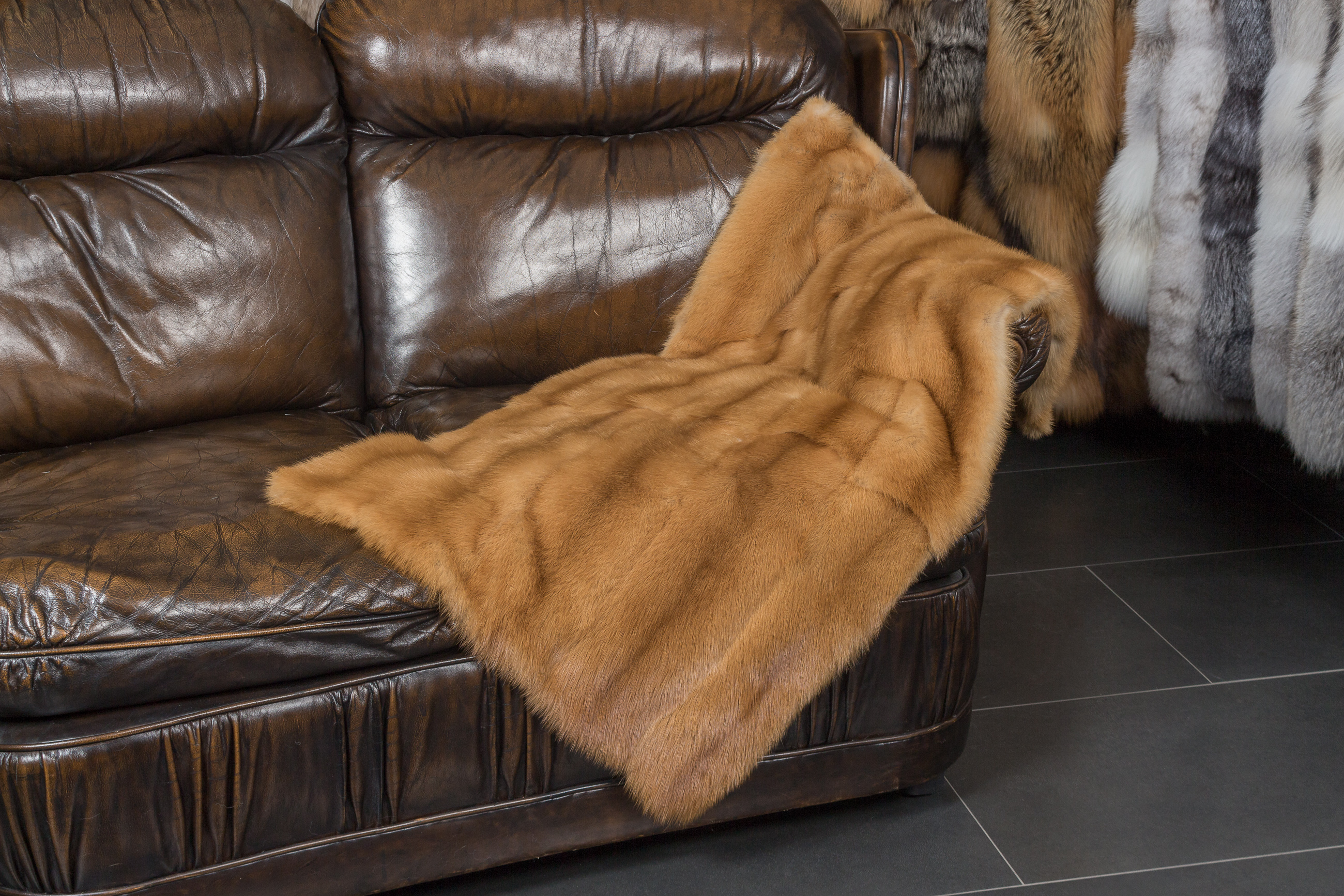 1-4097-Kleines-Kolinsky-Plaid-doppelseitig-Fell Kleines Kolinsky Plaid mit doppelseitig Fell