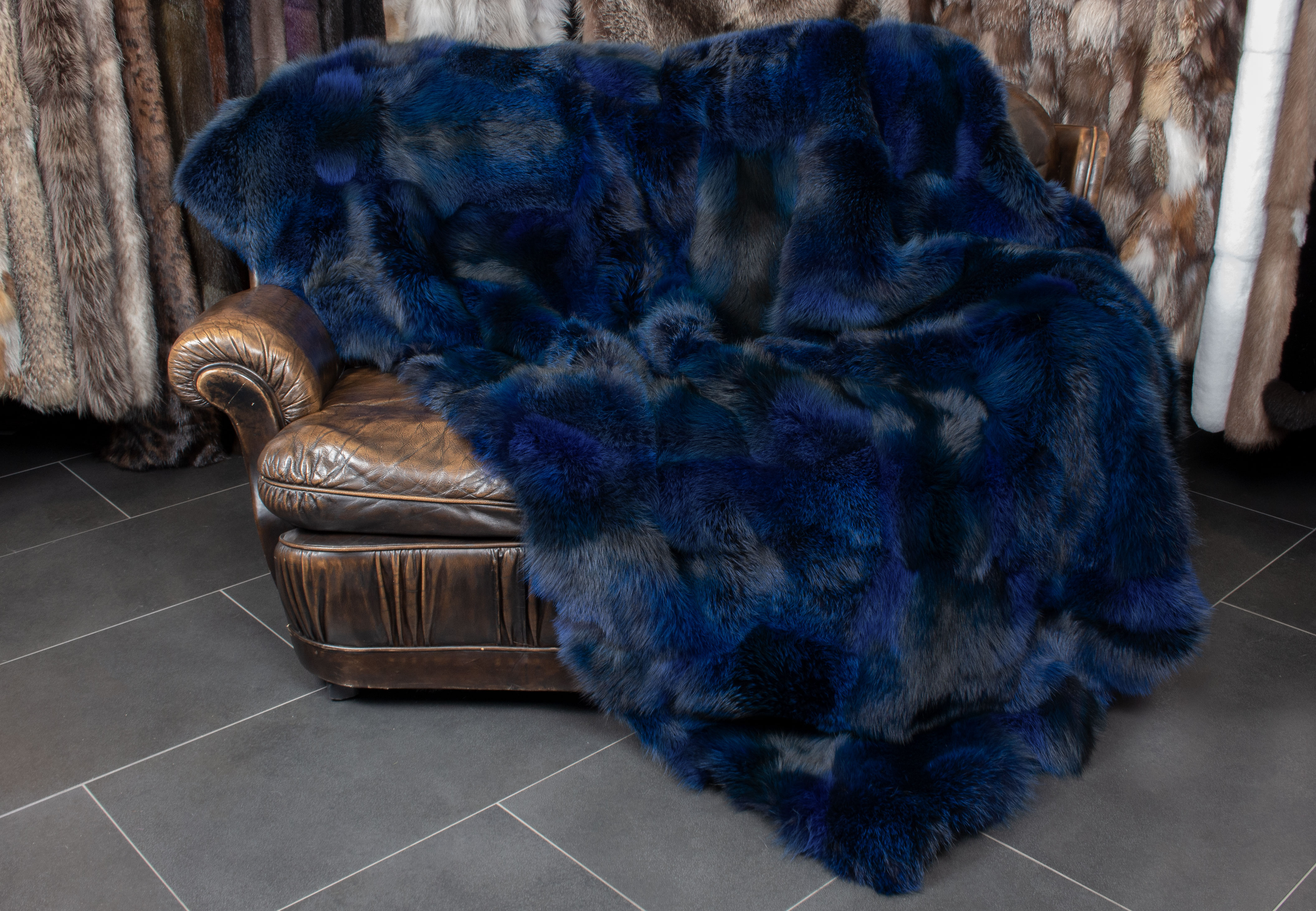 1-1371-Europaeische-Rotfuchs-Felldecke-blau-Echtfell-Decke-Tagesdecke Europäische Rotfuchs Felldecke in blau