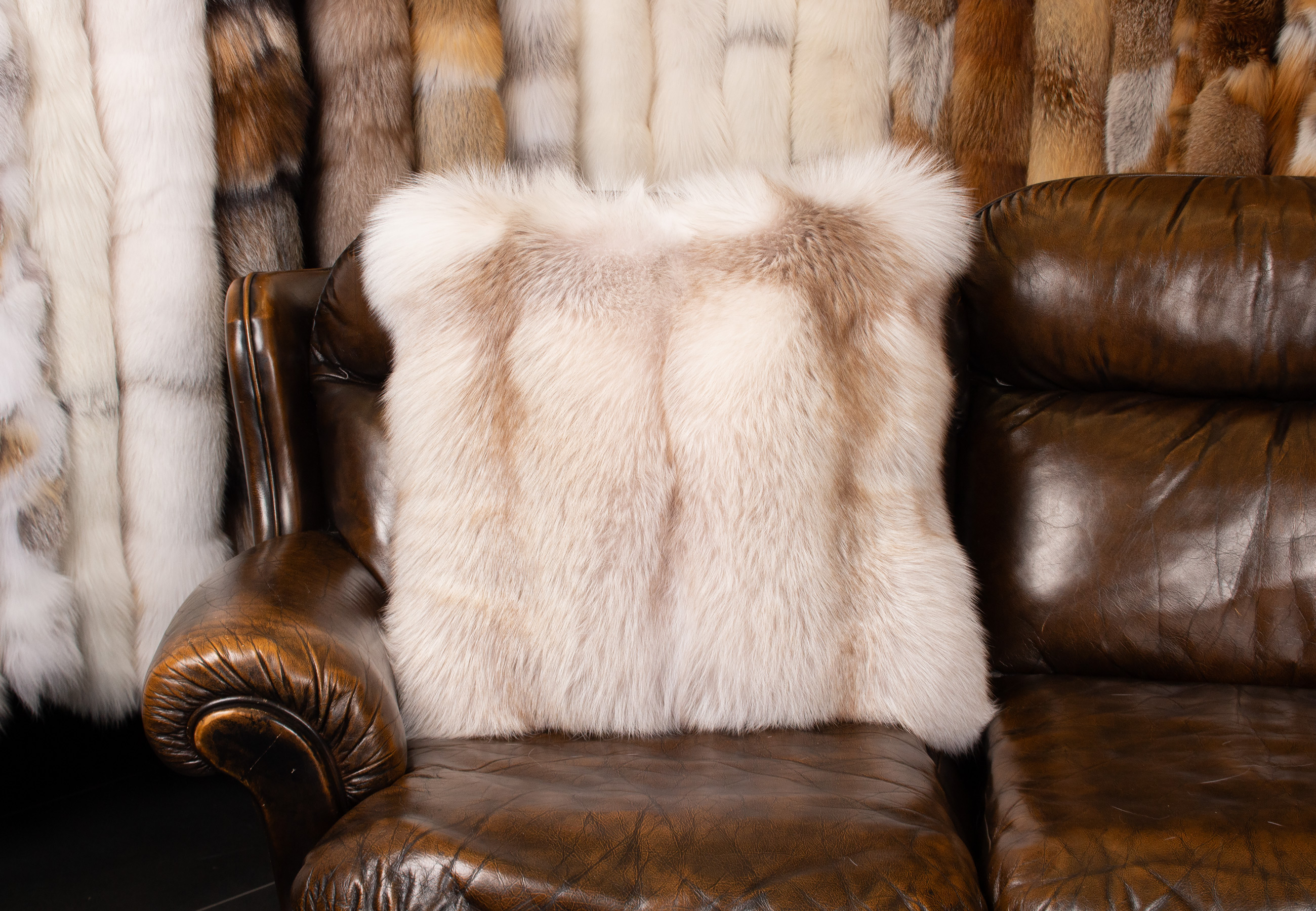 Cremebraunes Arctic Marble Fuchskissen