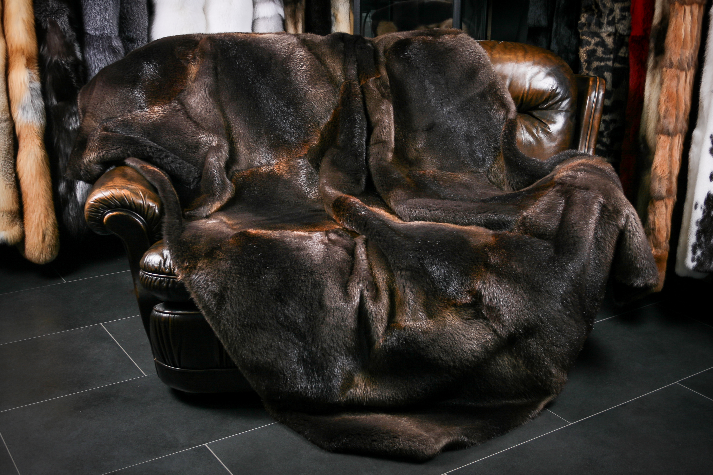 1-503-Pelzdecke-aus-kanadischen-Biberfellen Pelzdecke aus kanadischen Biberfellen "Wintertraum"