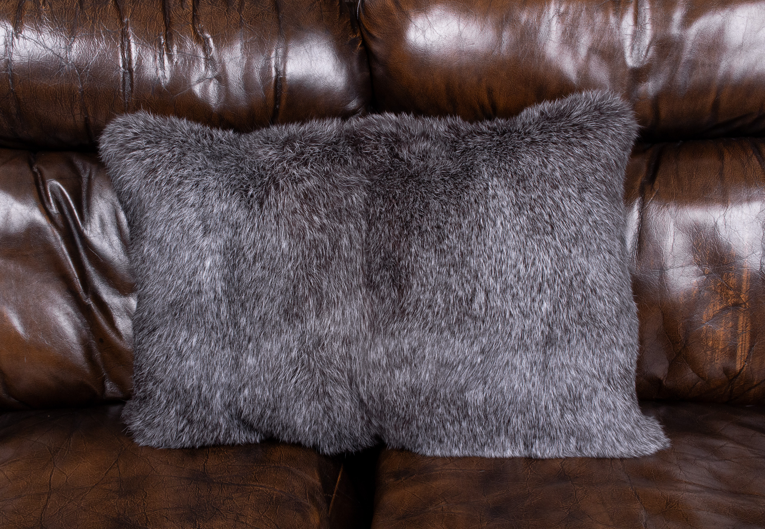 Kanin Fellkissen in grau meliert Kanin Fellkissen in grau meliert