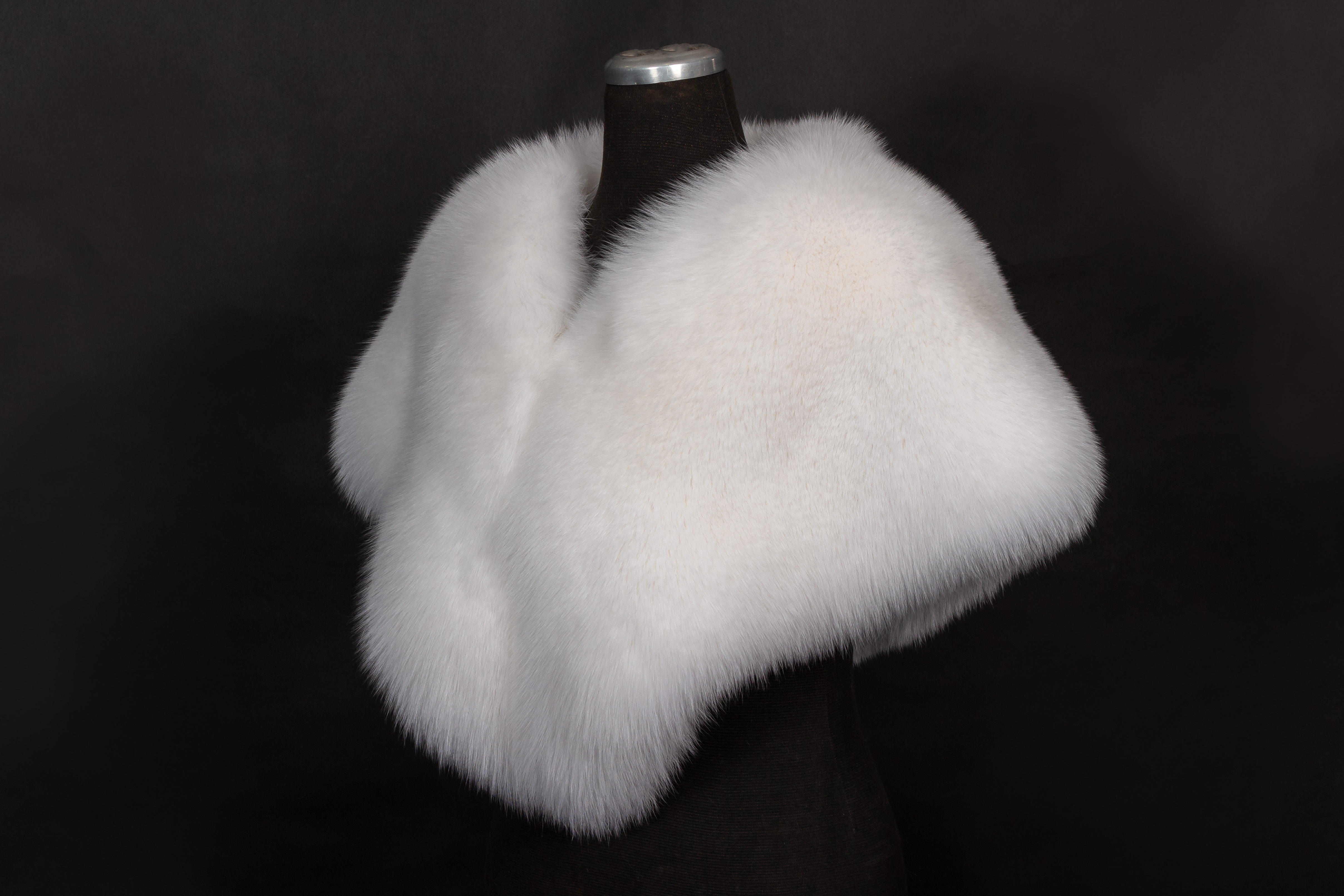 2-201-Pelzcape-aus-Shadowfuchs-Fellen-Echtpelz Pelzcape  aus Shadowfuchs Fellen