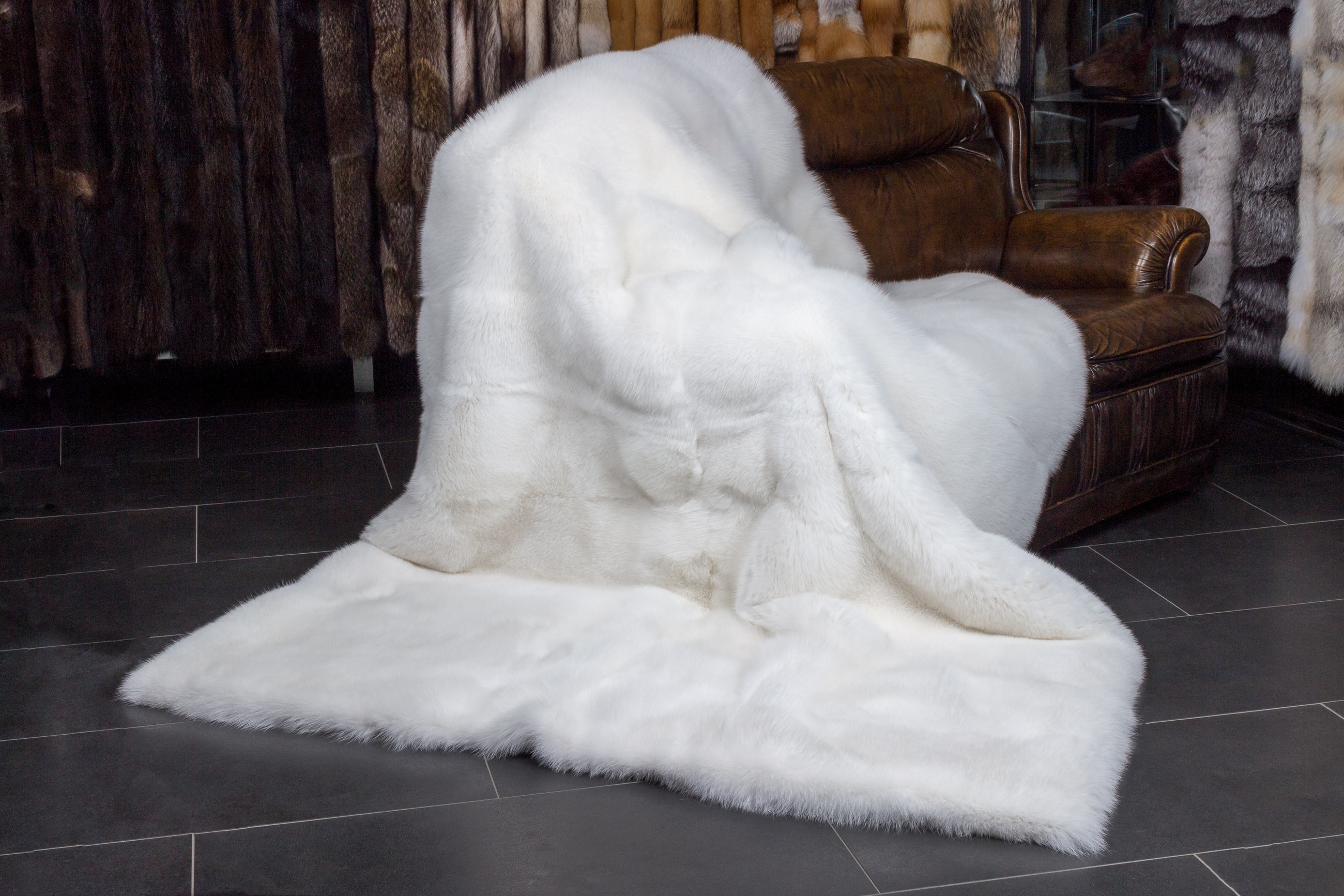 2-560-Shadow-Fuchs-Pelzdecke-Lars-Paustian Shadow Fox Pelzdecke - SAGA Royal "Schneezauber"