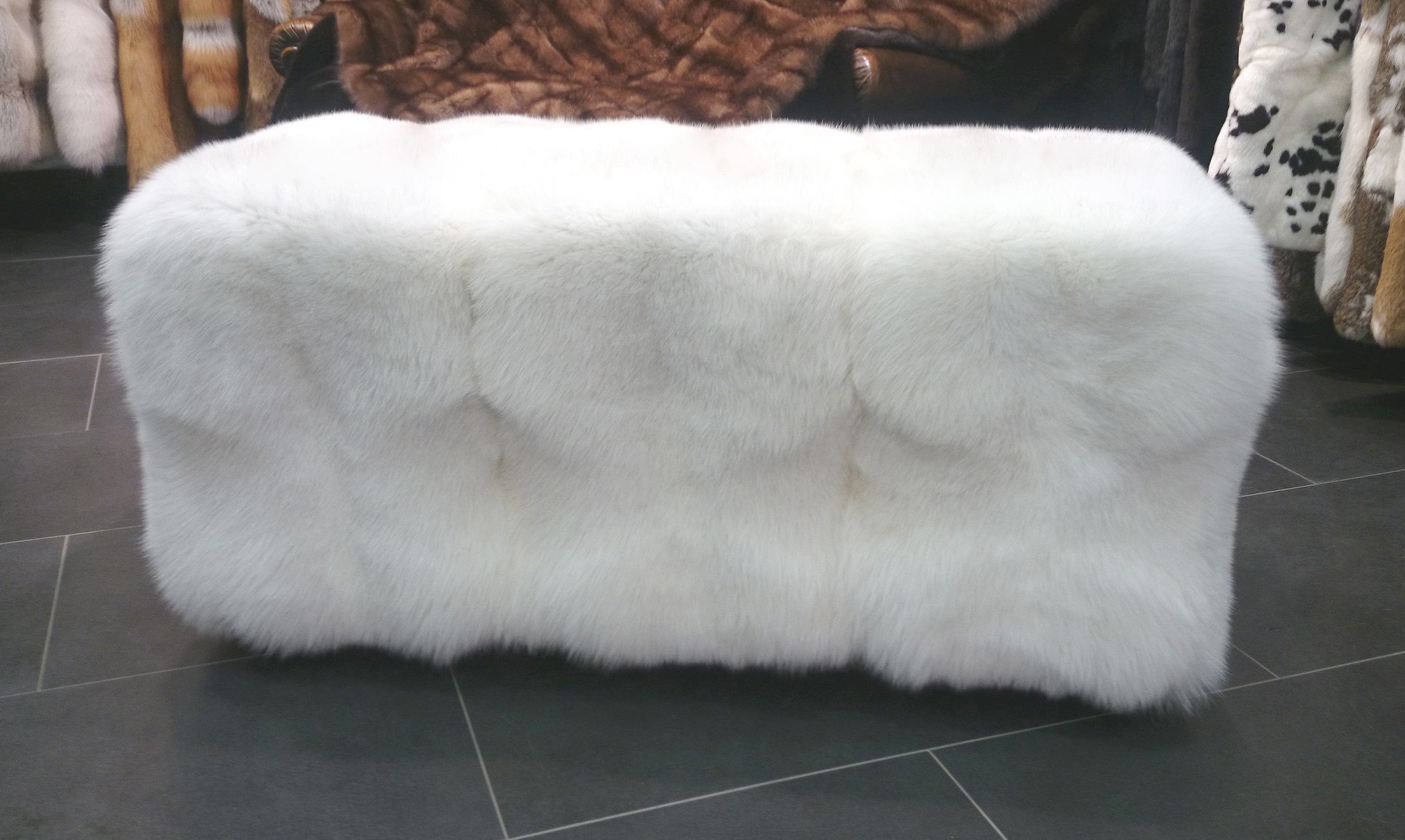 2-1922-Shadow-Fuchs-Sitzbank-SAGA-Furs-Lars-Paustian Shadow Fuchs Sitzbank von Lars Paustian