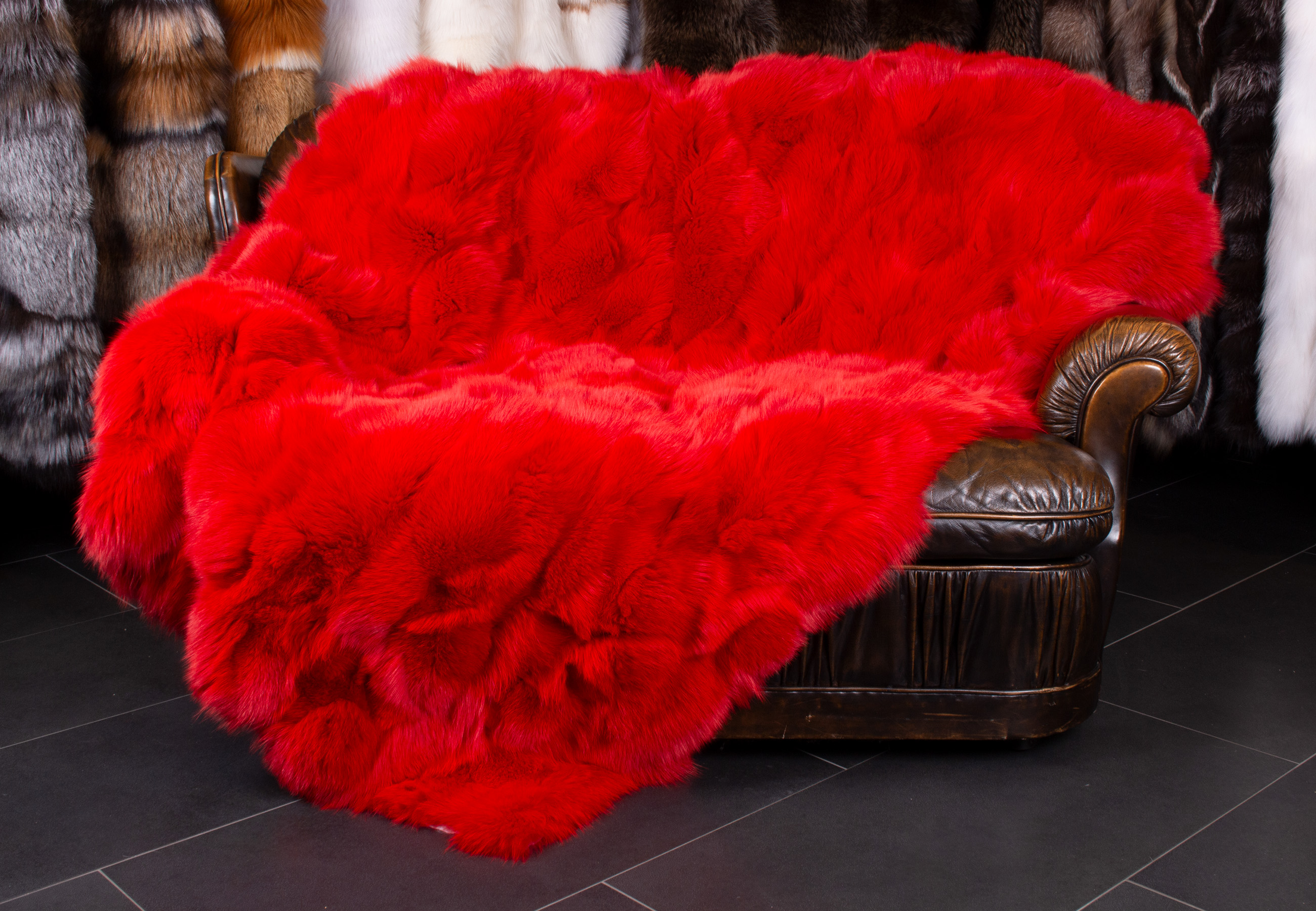 Shadow Fuchsseiten Pelzdecke "Ferrari-Rot" Shadow Fuchsseiten Pelzdecke "Ferrari-Rot"
