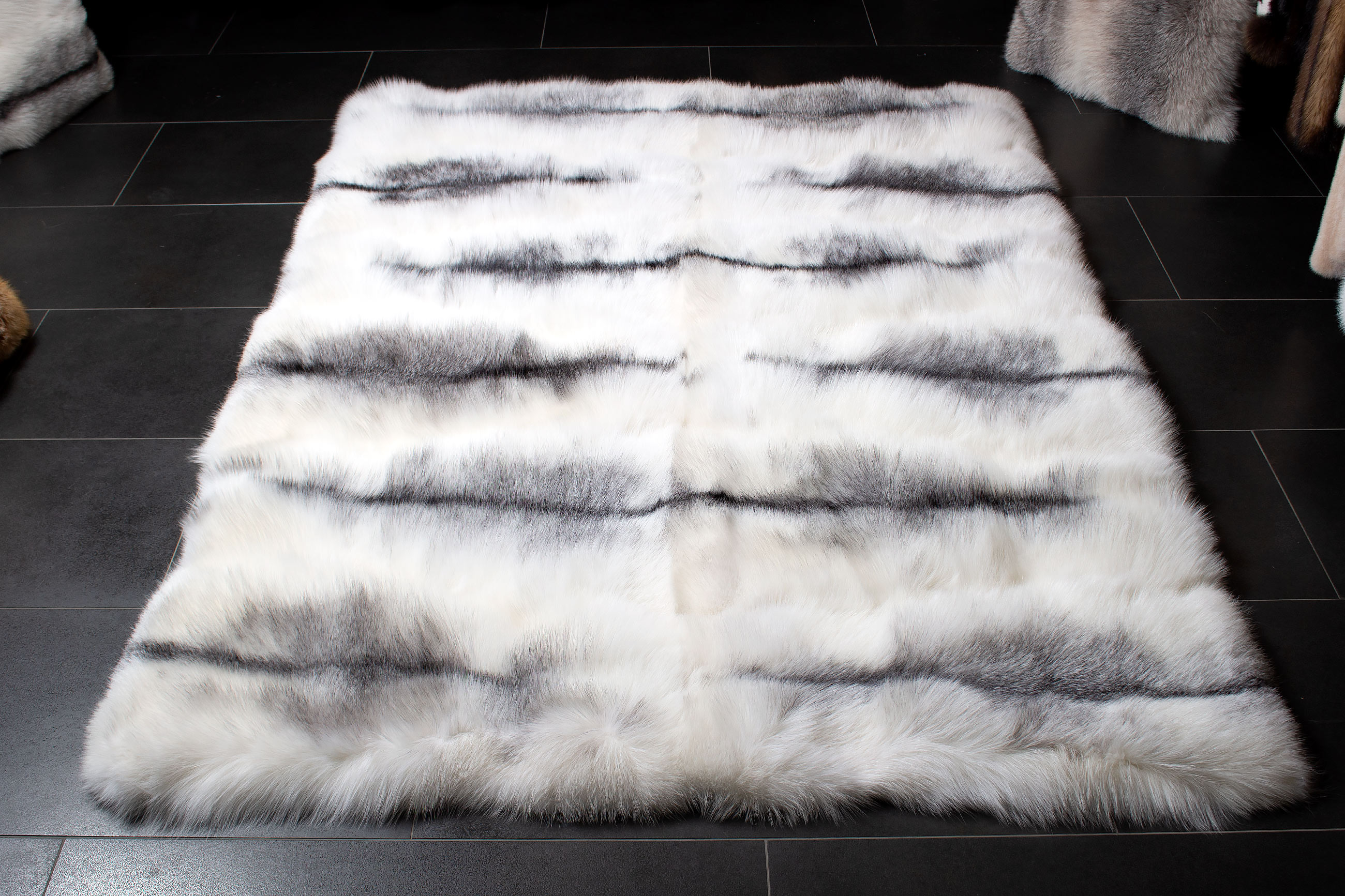 2-1494-shadow-blue-frost-pelz-teppich-saga-furs-lars-paustian Shadow Blue Frost Pelz Teppich