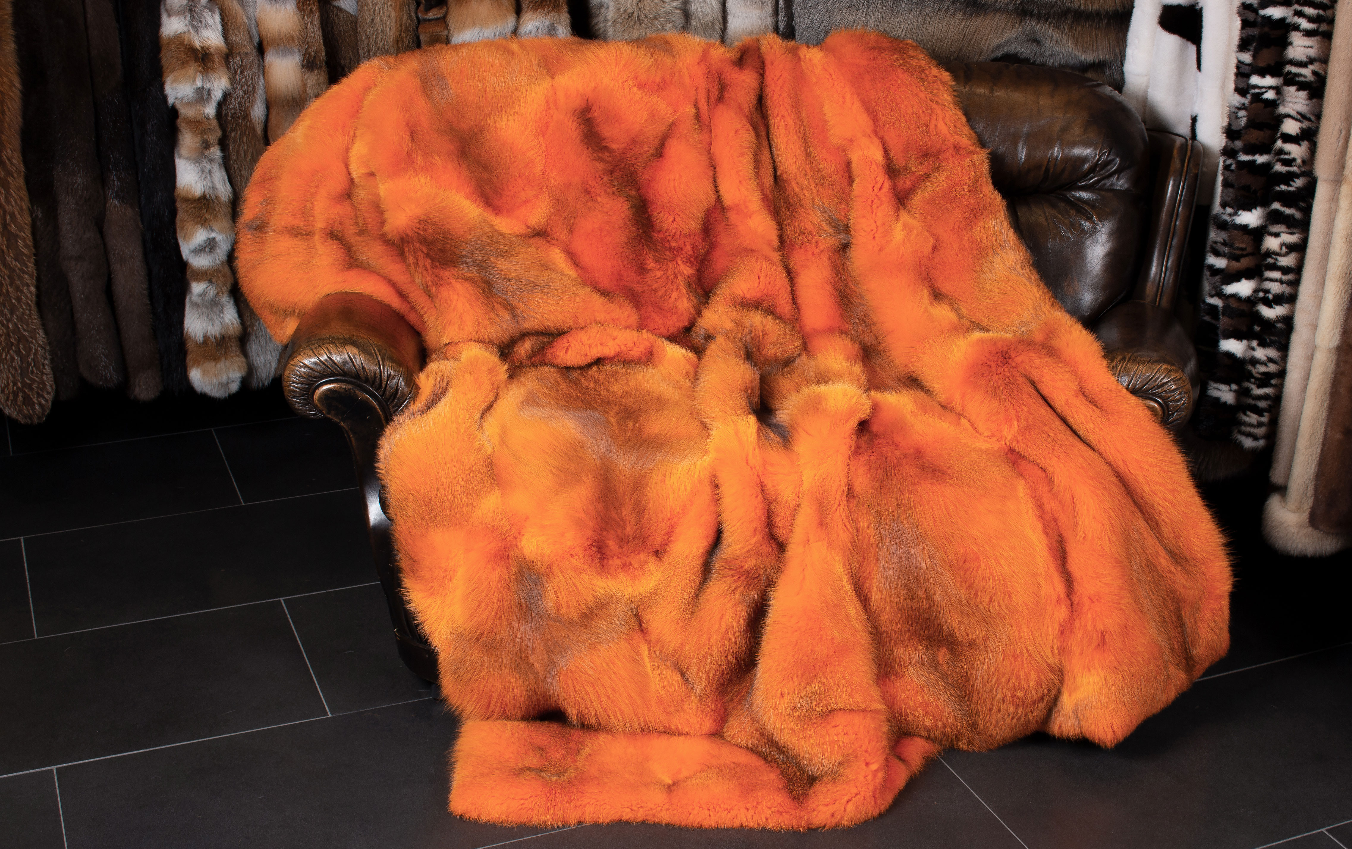 2-4310-Europ-ische-Rotfuchs-Echtpelz-Felldecke-Orange-Lars-Paustian Europäische Rotfuchs Echtpelz Felldecke in Orange