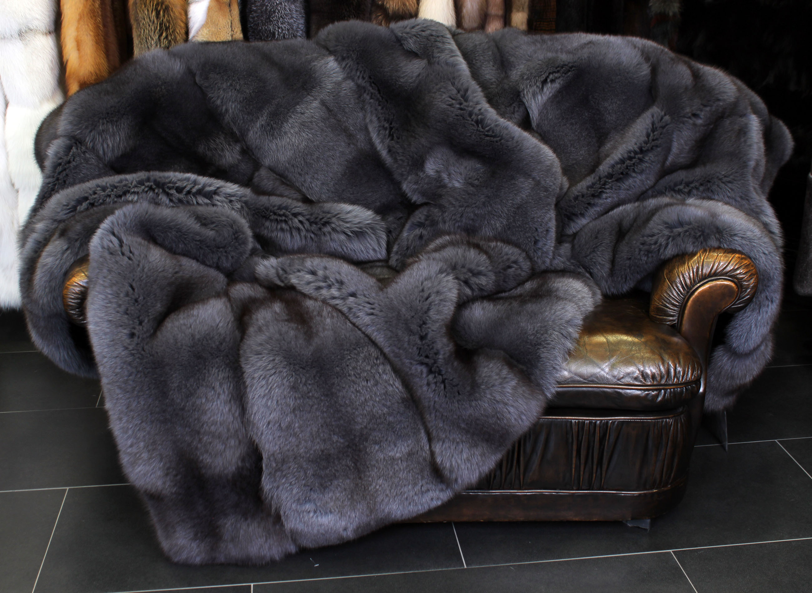 Kuschelige Blaufuchs Pelzdecke in Graphitgrau