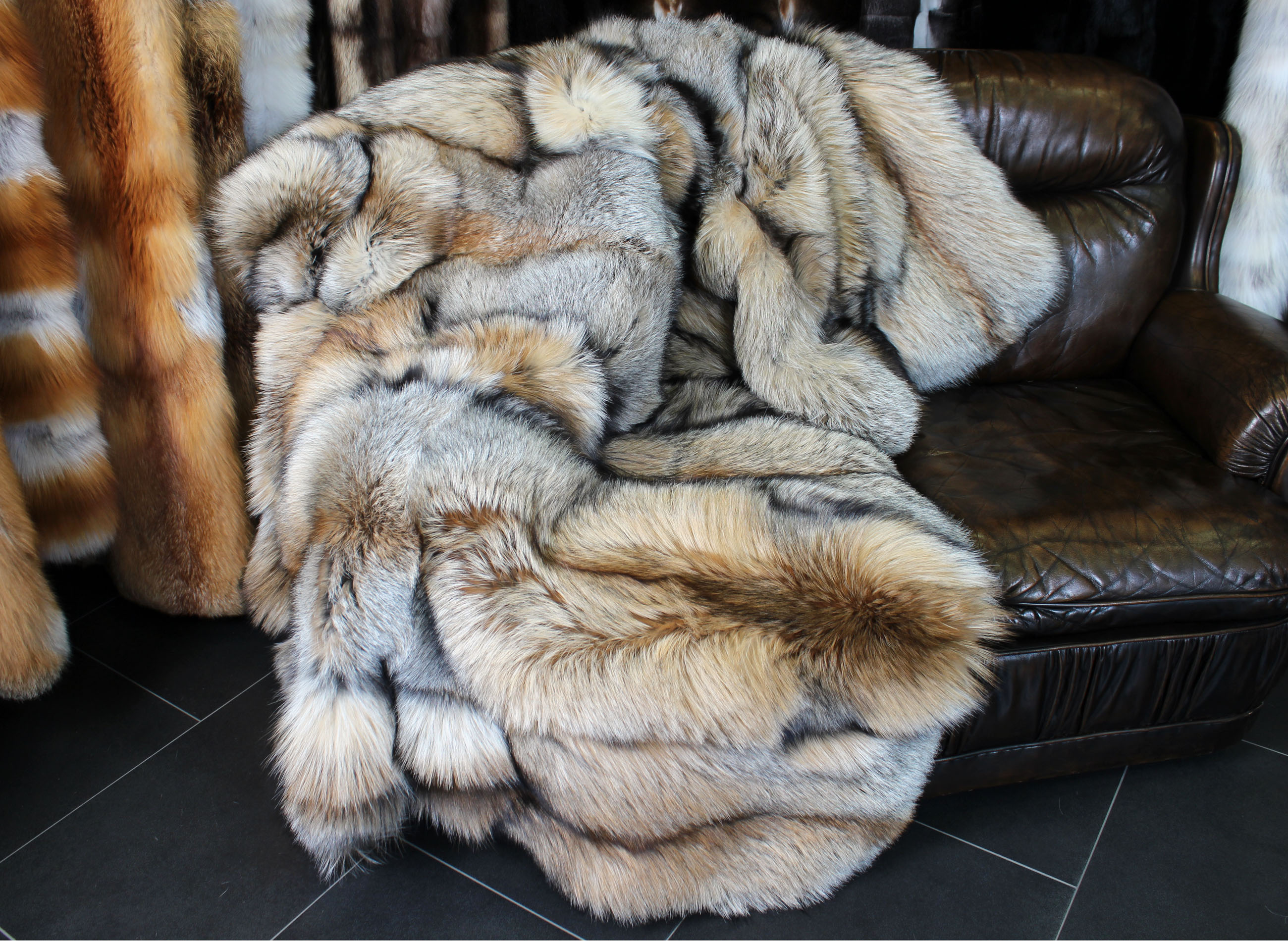 Blaufuchsdecke-SAGA-elegant-naturell-Smokey-05 SAGA Cross-Fuchsdecke "Smokey"