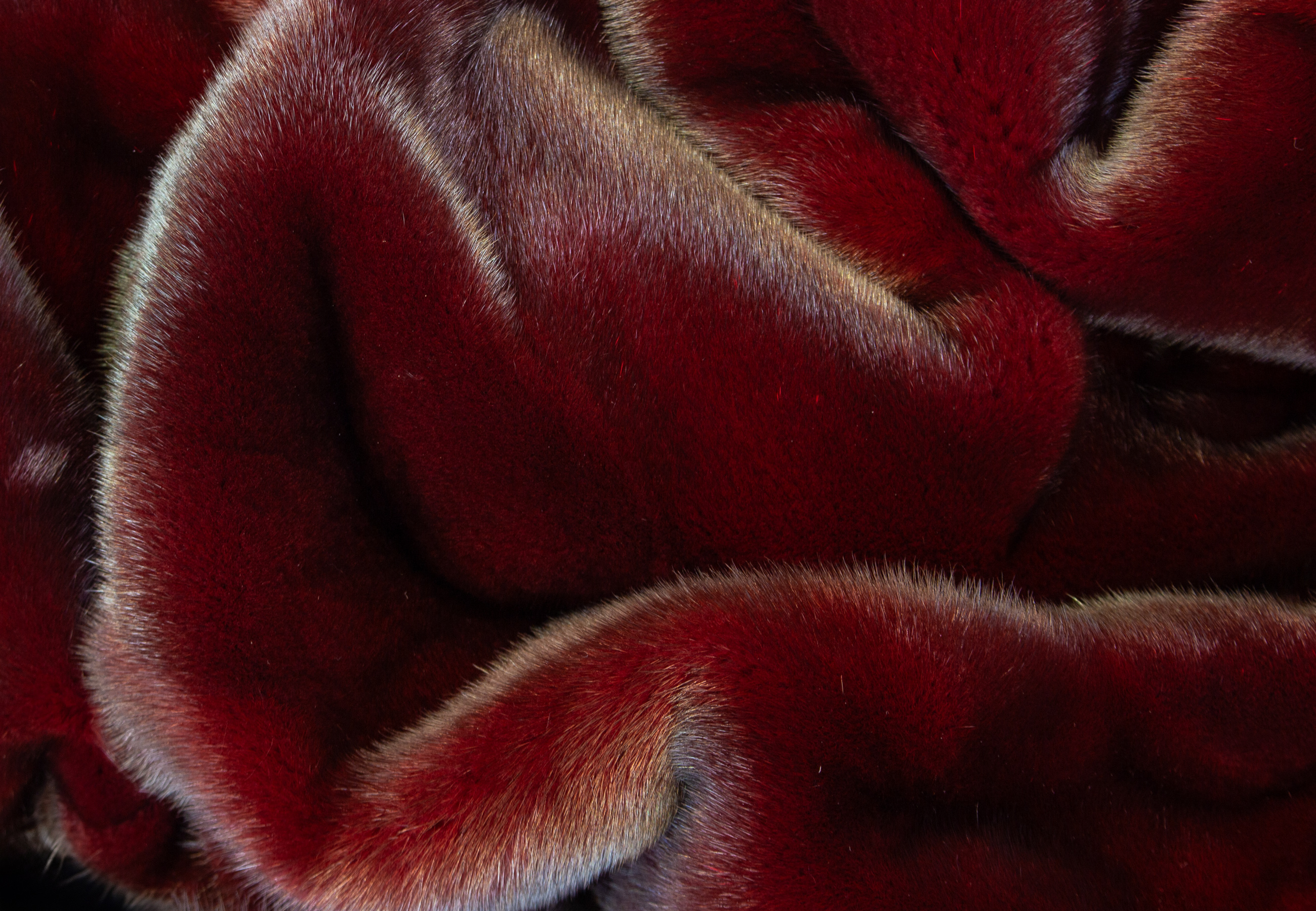 Elegante Nerzdecke in Kirschrot Elegante Nerzdecke in Kirschrot