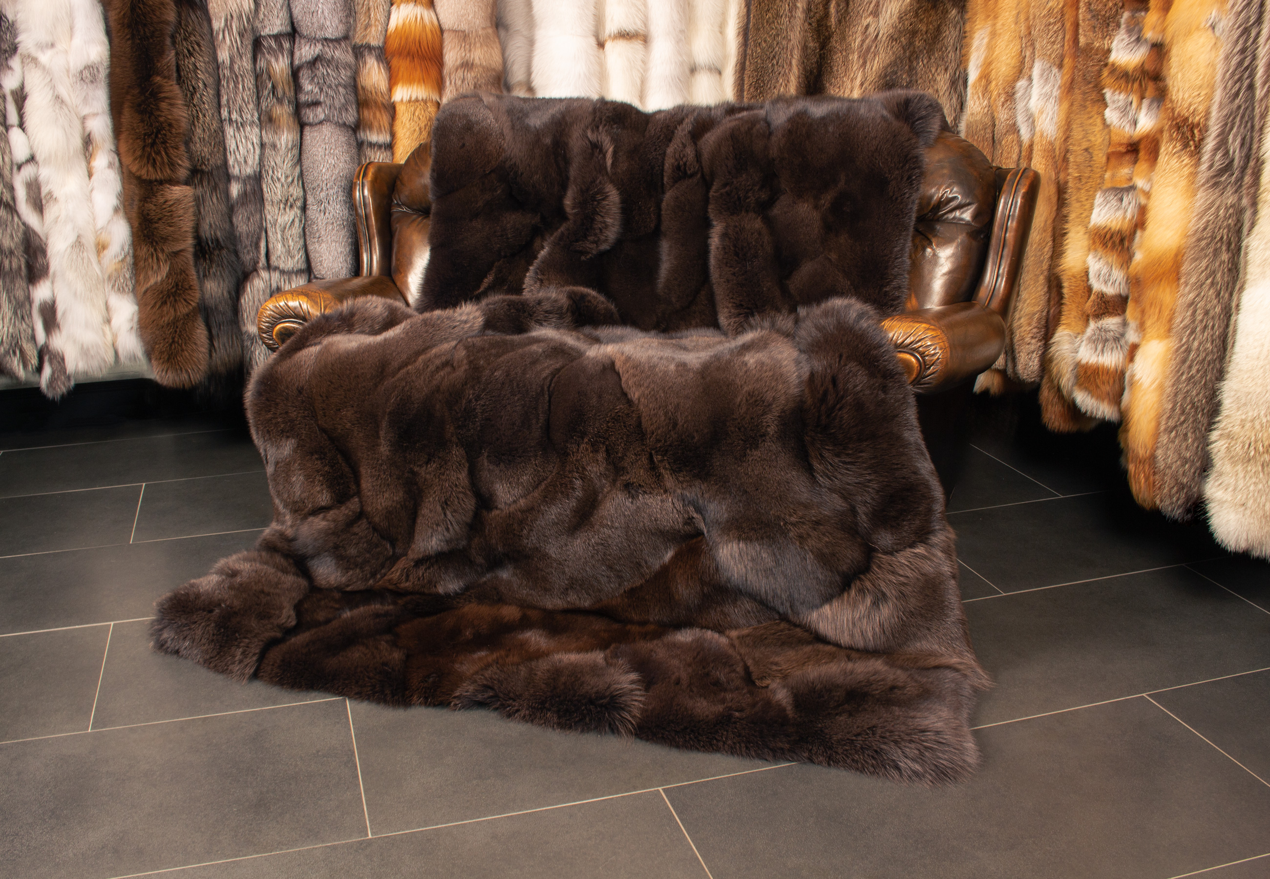 Blaufuchs Pelzdecke in Dunkelbraun Blaufuchs Pelzdecke in Dunkelbraun