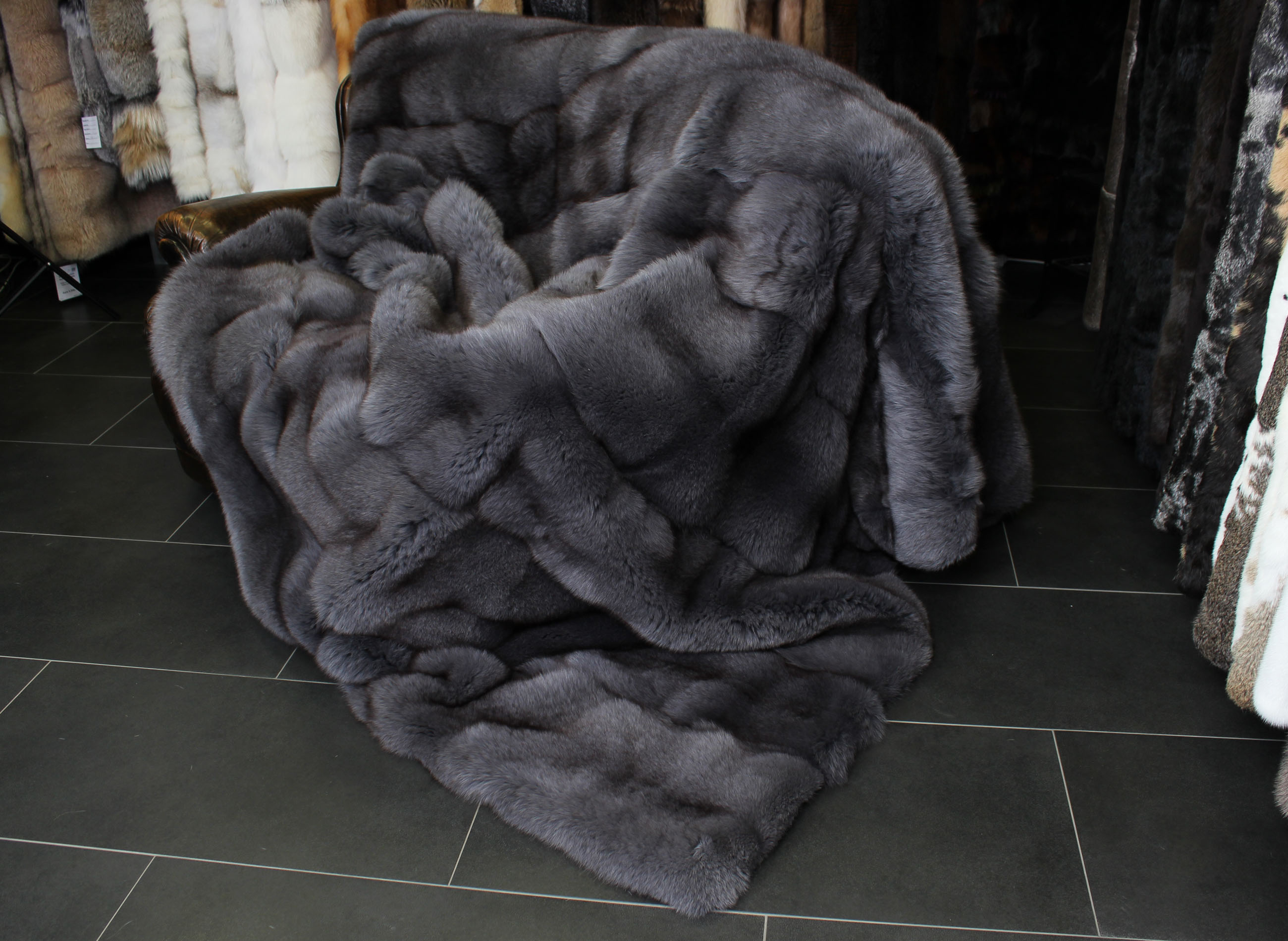 Kuschelige Blaufuchs Pelzdecke in Graphitgrau