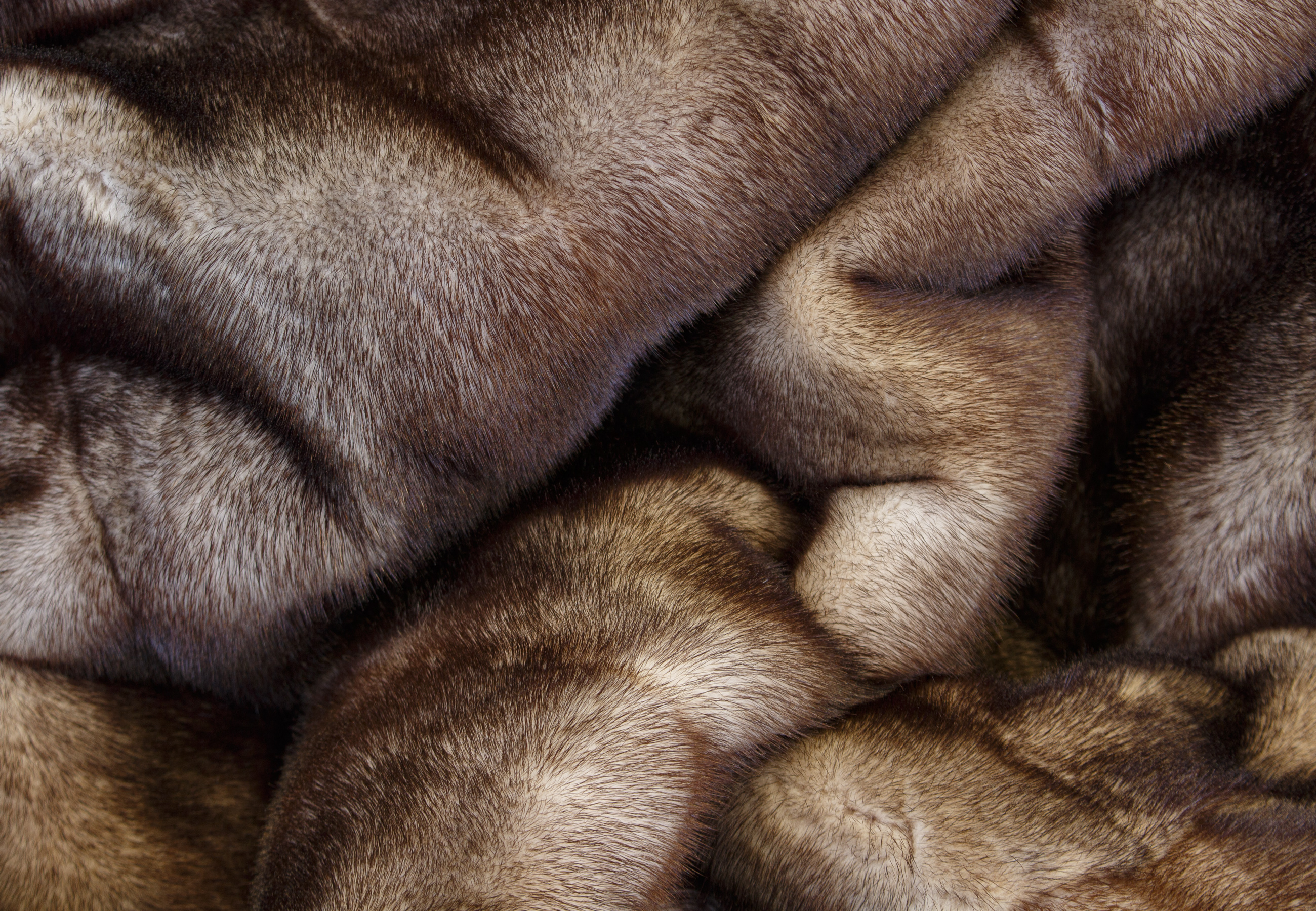 Nerz Felldecke in braun-grau Nerz Felldecke in braun-grau